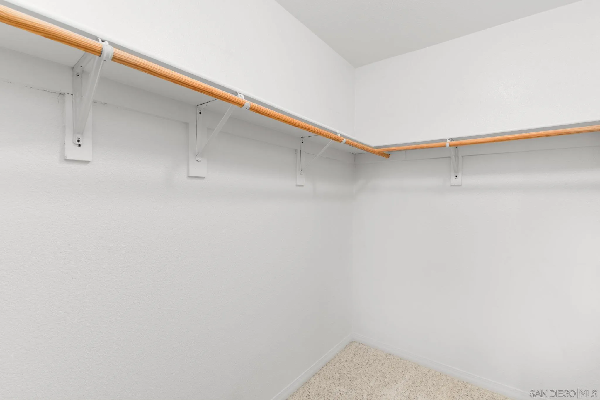 https://cdn.realtyfeed.com/cdn/127/260020300/c9b6c0d0975609a29b6dfc7d2b8ea3a3.webp
