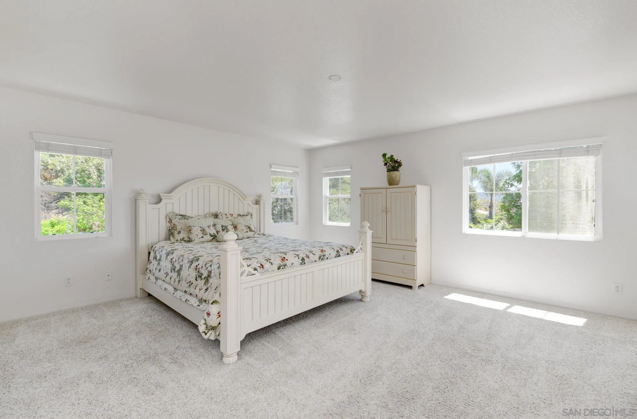 https://cdn.realtyfeed.com/cdn/127/260020300/d381b0a20733fb7ddbcd63d8a736e162.webp