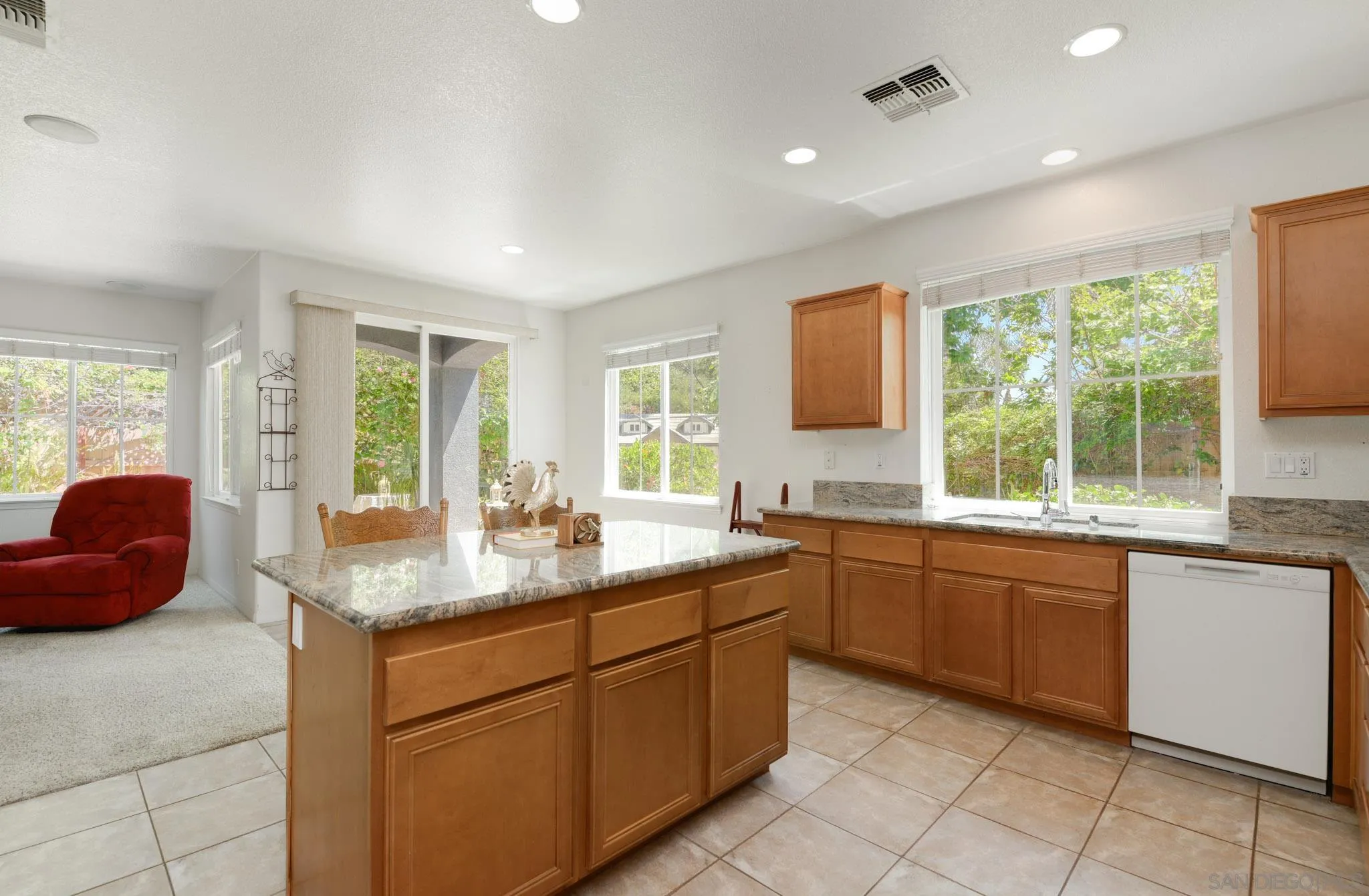https://cdn.realtyfeed.com/cdn/127/260020300/dad4dbdc43341079d858c8f20936a0b6.webp