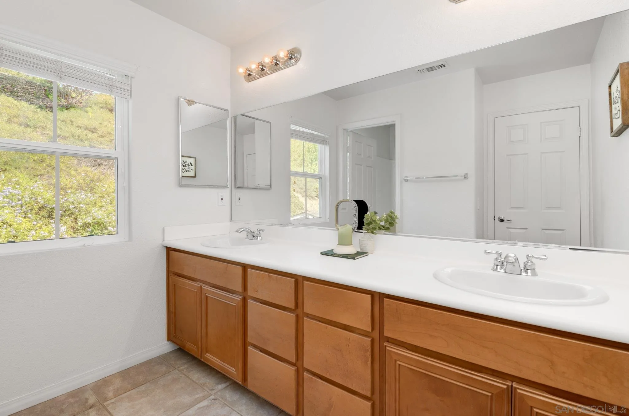 https://cdn.realtyfeed.com/cdn/127/260020300/deab82e3f7e025a63e36f68c37eae03b.webp