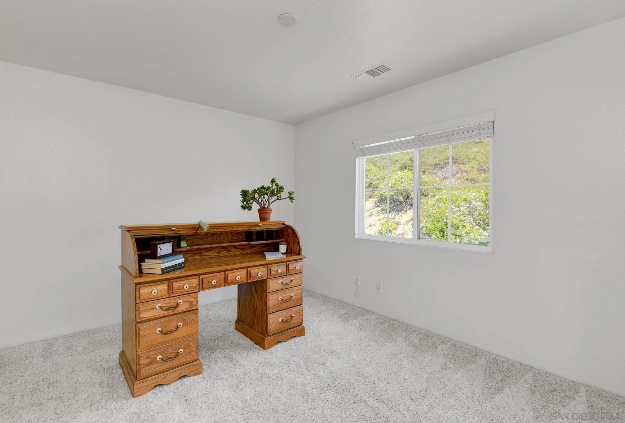 https://cdn.realtyfeed.com/cdn/127/260020300/f384a0e1c54509331033d8a6f111879e.webp