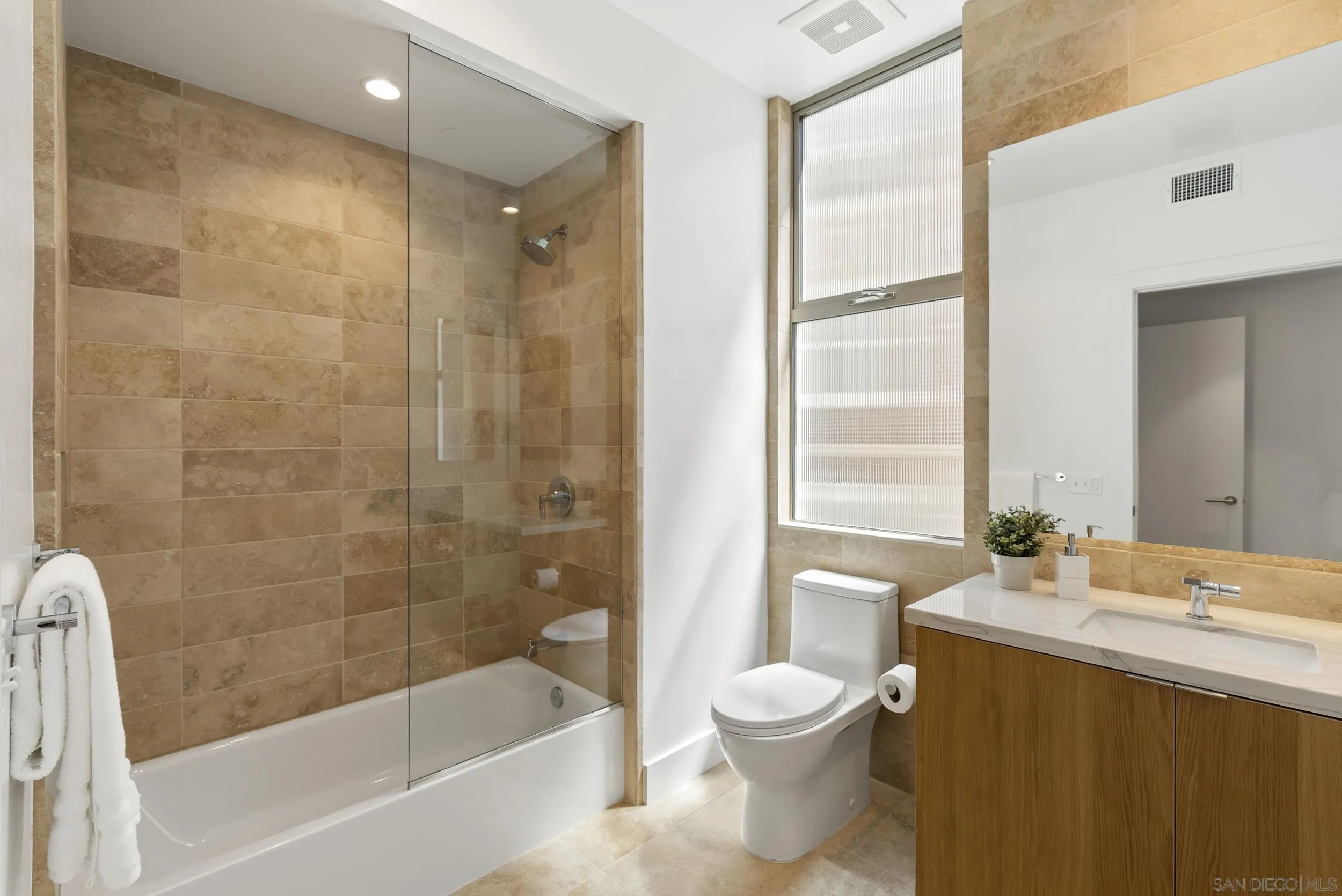 https://cdn.realtyfeed.com/cdn/127/260020302/5ed8f52e7419ad6554c5d1a579fc3c1b.webp