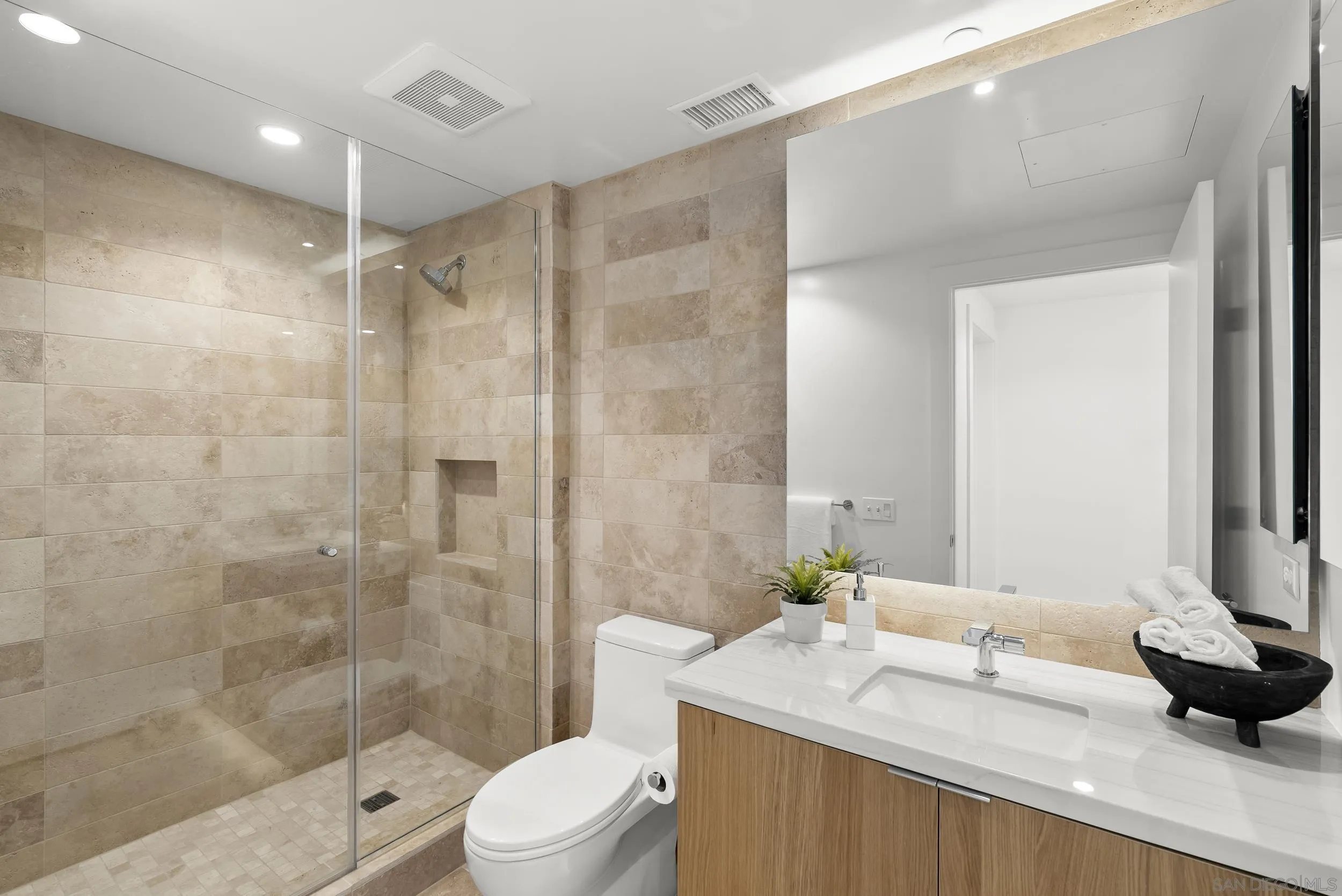 https://cdn.realtyfeed.com/cdn/127/260020302/74a1e5f6889acee43609616866409e98.webp