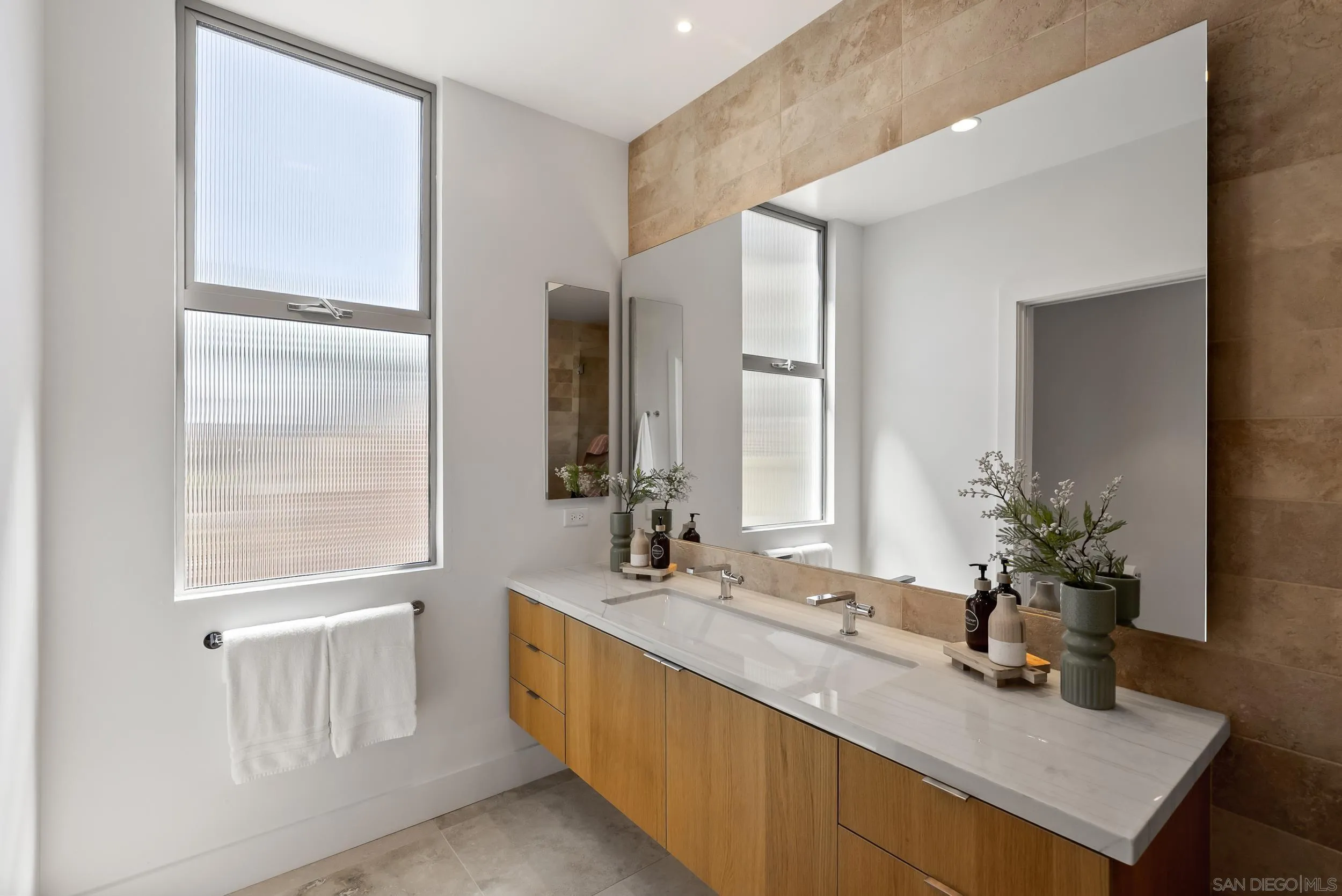 https://cdn.realtyfeed.com/cdn/127/260020302/9cb1ec337185c2fc686f881b845b381f.webp