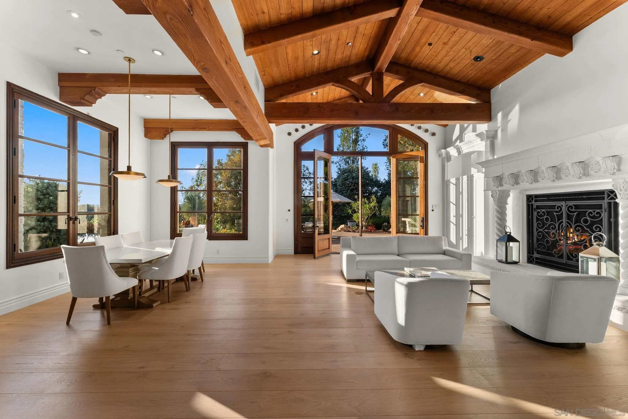 https://cdn.realtyfeed.com/cdn/127/260020305/98aaa19b3864736253bf6e63296b6bfe.webp