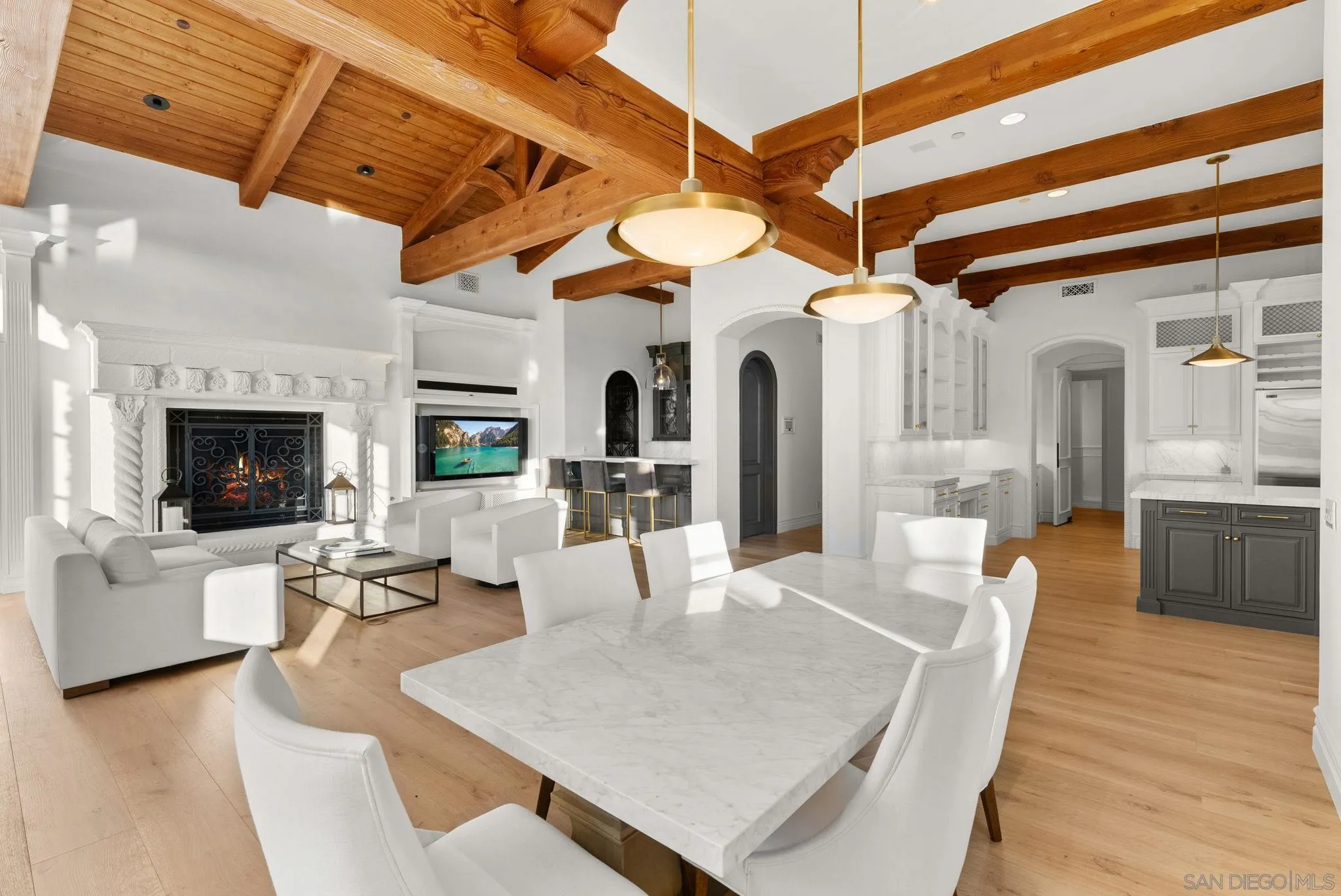 https://cdn.realtyfeed.com/cdn/127/260020305/f6882fee559345d9723788a549c49bbb.webp