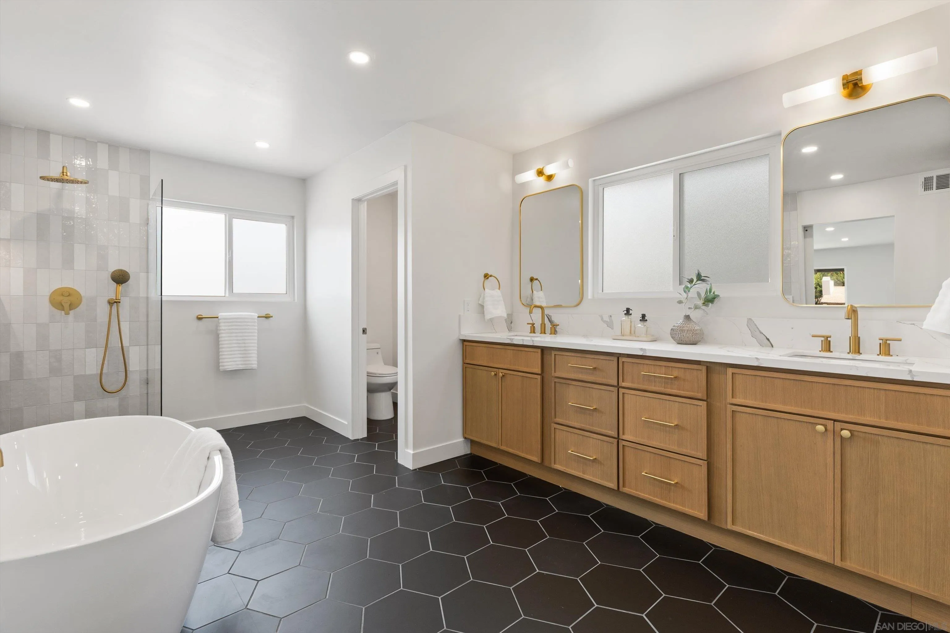 https://cdn.realtyfeed.com/cdn/127/260020308/0945f44afcdad6fc7093e85bac49bb13.webp