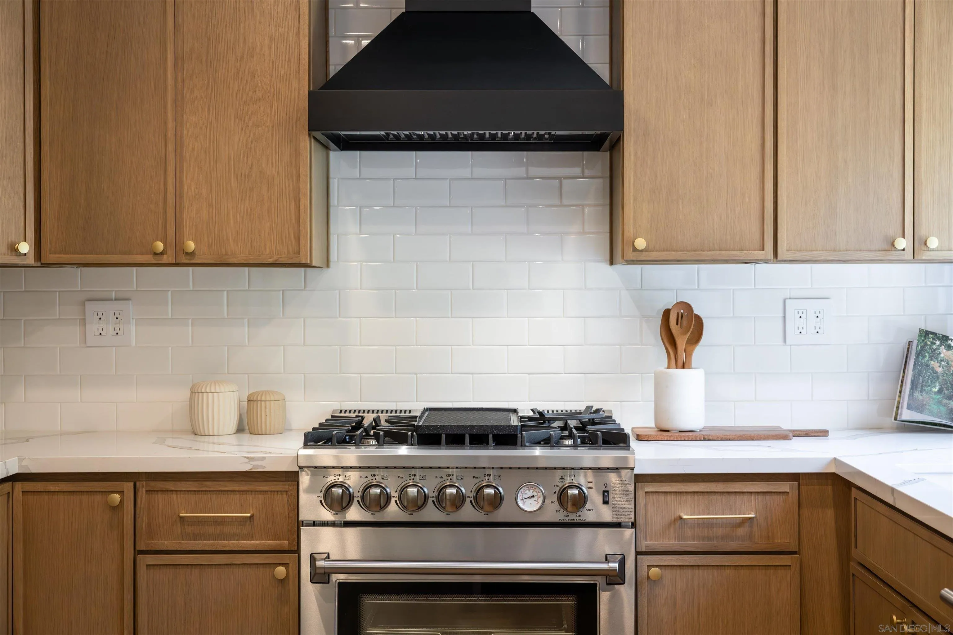 https://cdn.realtyfeed.com/cdn/127/260020308/168bb8635761387b7f3381404a728994.webp