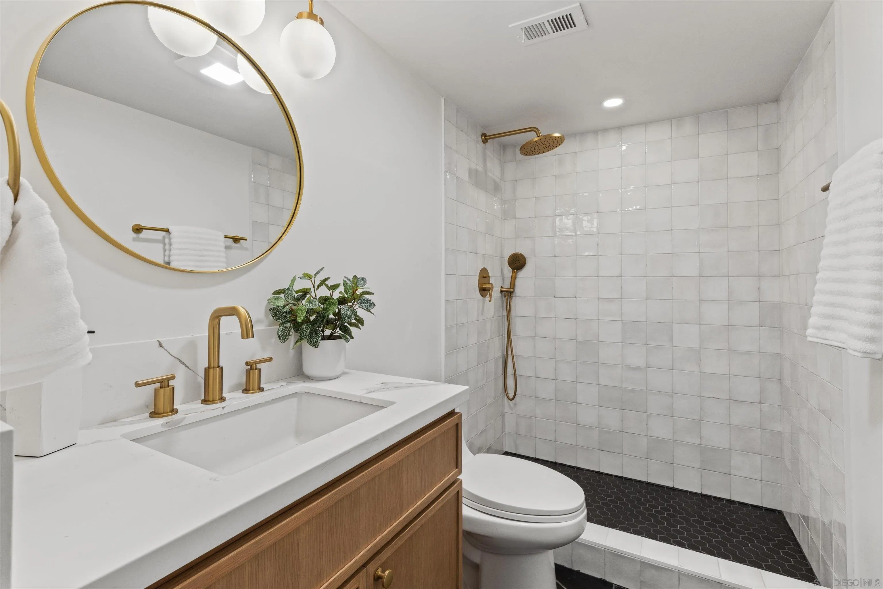 https://cdn.realtyfeed.com/cdn/127/260020308/20844e8c9d2deaa5836f20b37a4d0d96.webp
