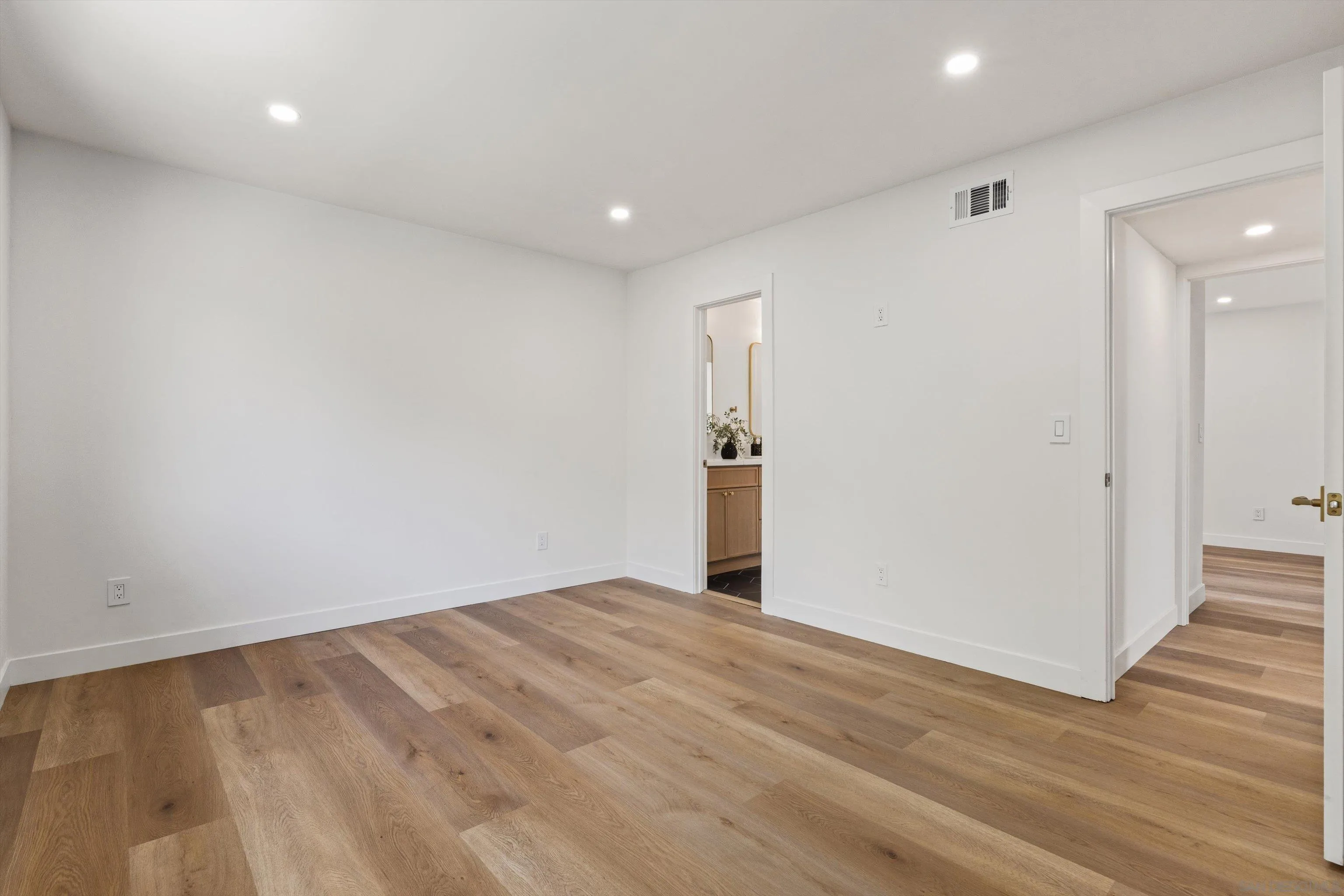https://cdn.realtyfeed.com/cdn/127/260020308/2270d54d8026a9dc20bea4274856c2b3.webp