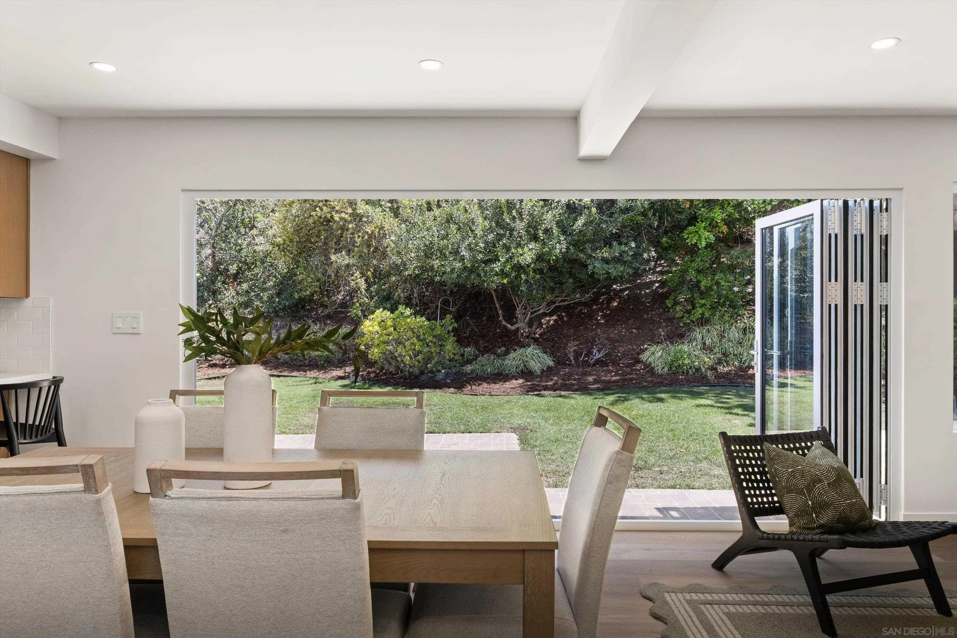 https://cdn.realtyfeed.com/cdn/127/260020308/294399a1a31115b543595d00ed9456f9.webp