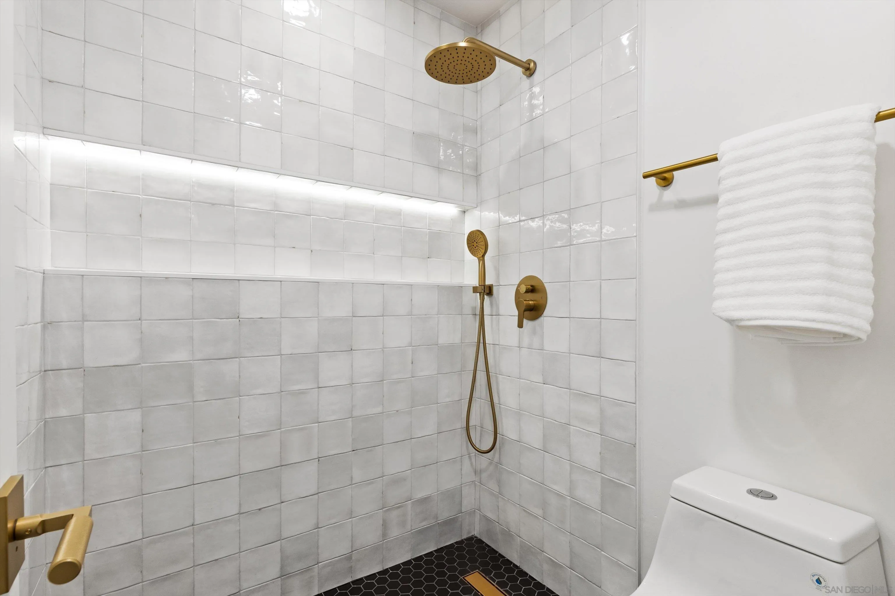 https://cdn.realtyfeed.com/cdn/127/260020308/4f10cebc6a35dd46a8c83092e0abfce8.webp