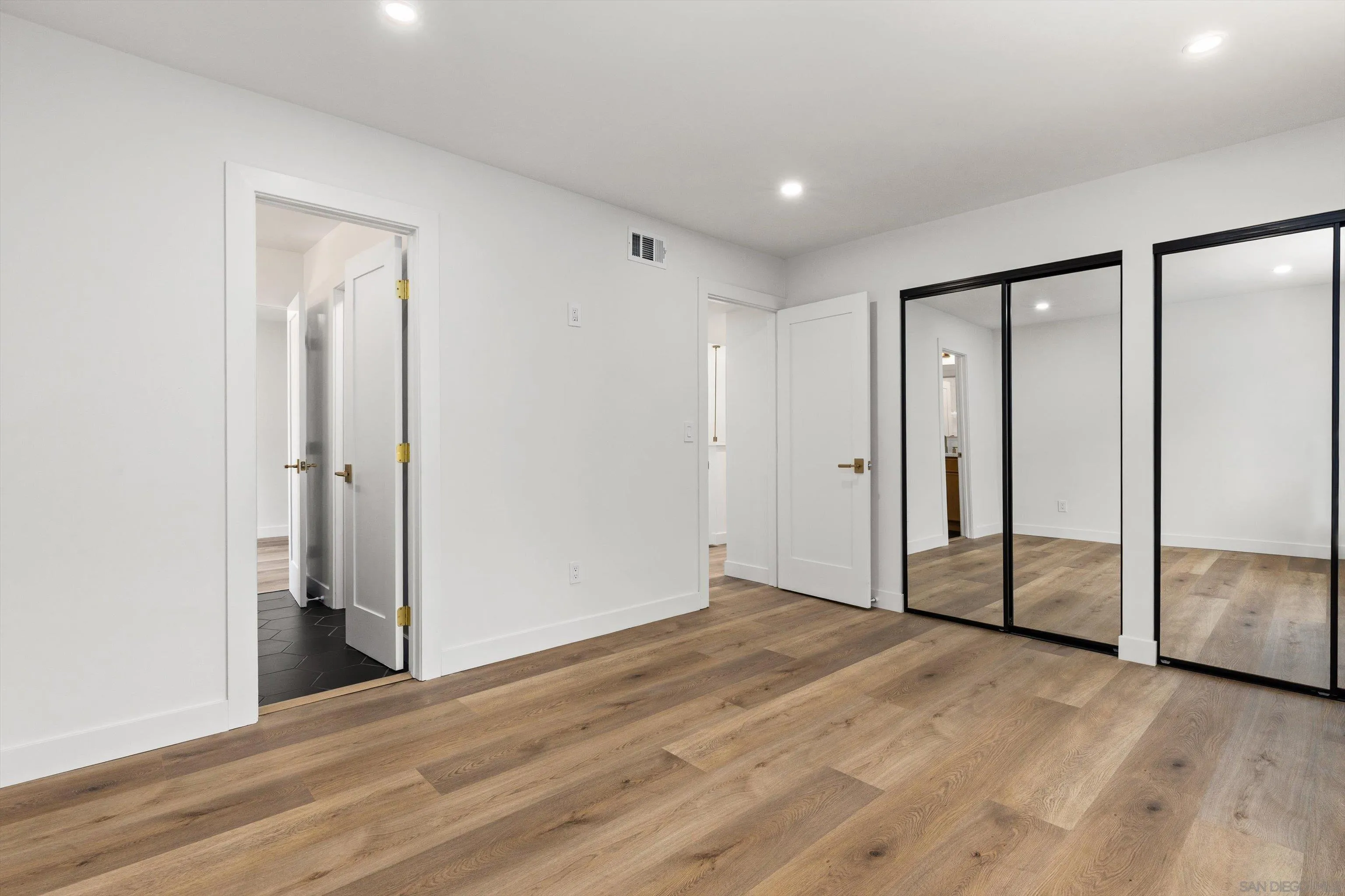 https://cdn.realtyfeed.com/cdn/127/260020308/69695e09cd159ef4f31cc70661d804d5.webp