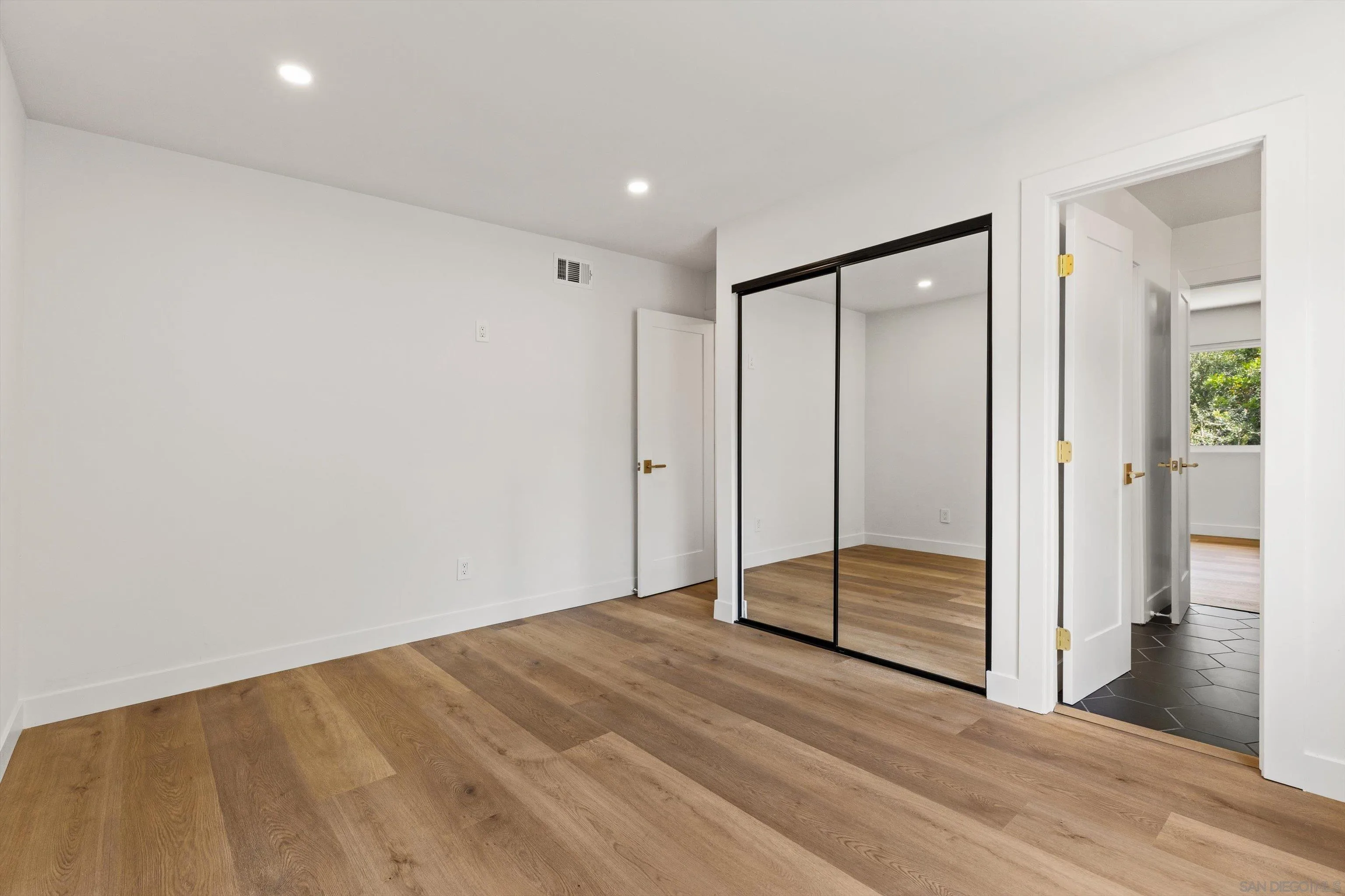 https://cdn.realtyfeed.com/cdn/127/260020308/7e9860d73a7fd7ae915f7fda4bb0bb87.webp