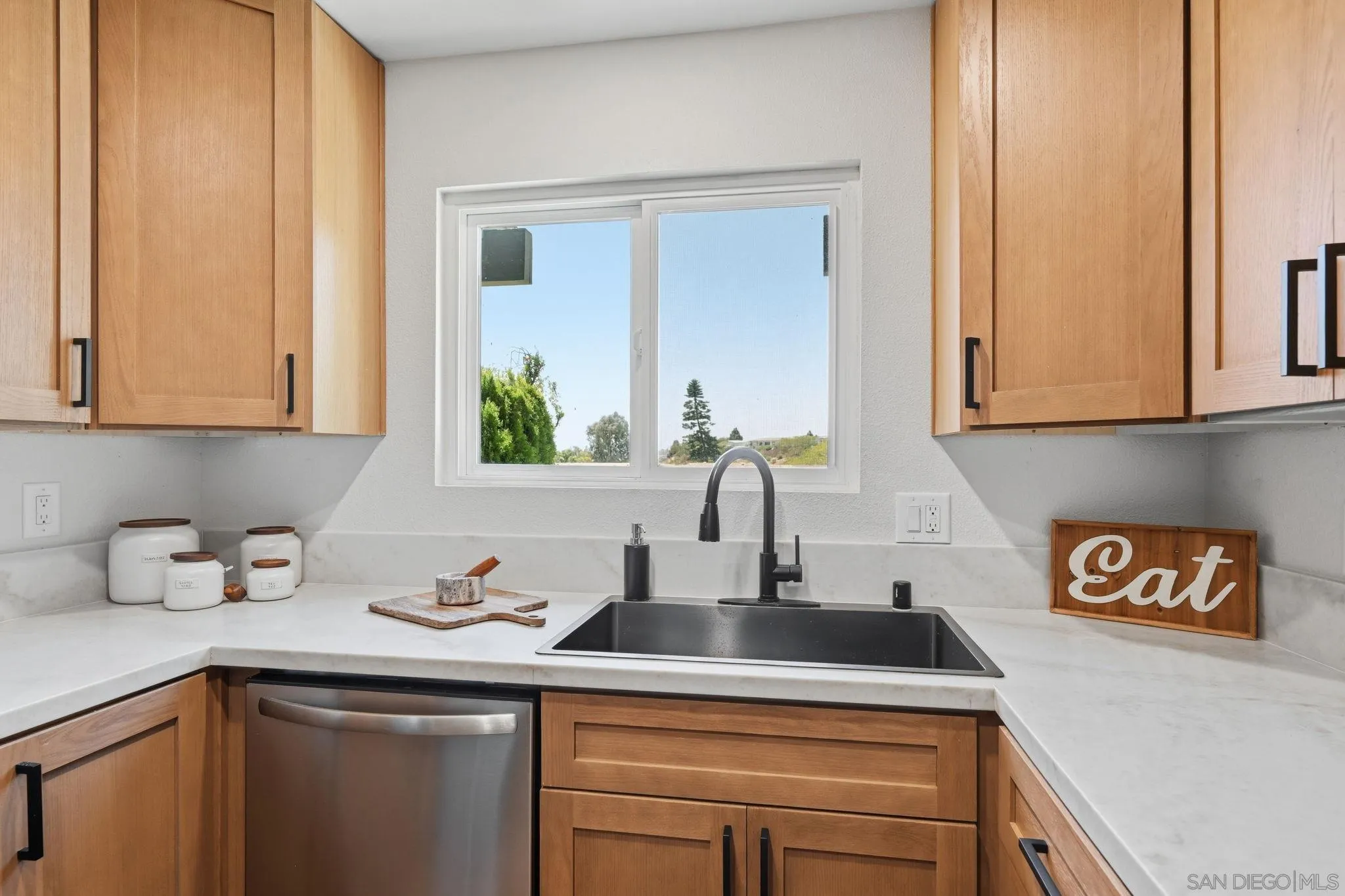 Photo #8: 260020314 Listing: Photo #8