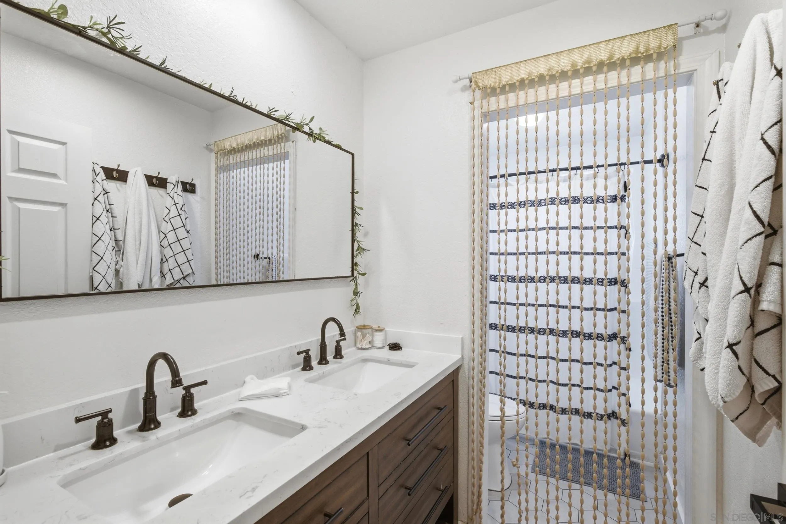 https://cdn.realtyfeed.com/cdn/127/260020315/308a9e43d448e3f395e961c504e6fc16.webp