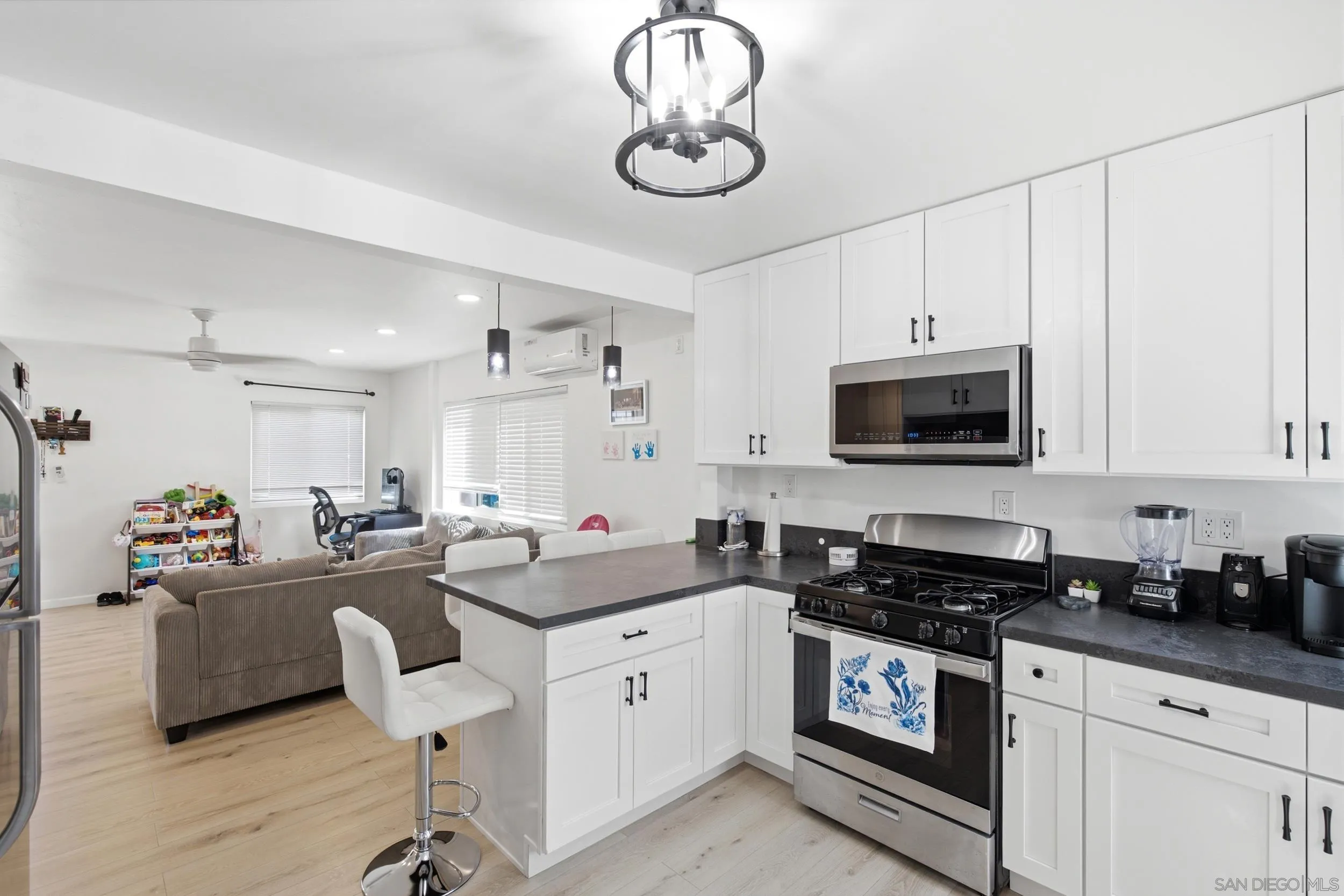 https://cdn.realtyfeed.com/cdn/127/260020315/44c9dbfdb22b0db33f96aab9fef8740f.webp