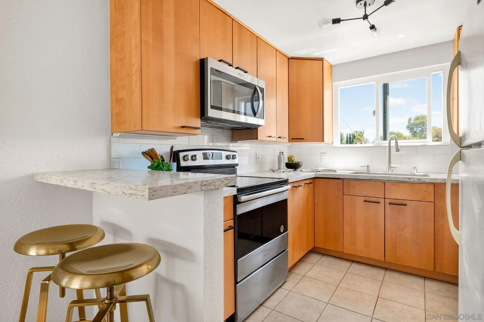 Photo #8: 260020316 Listing: Photo #8