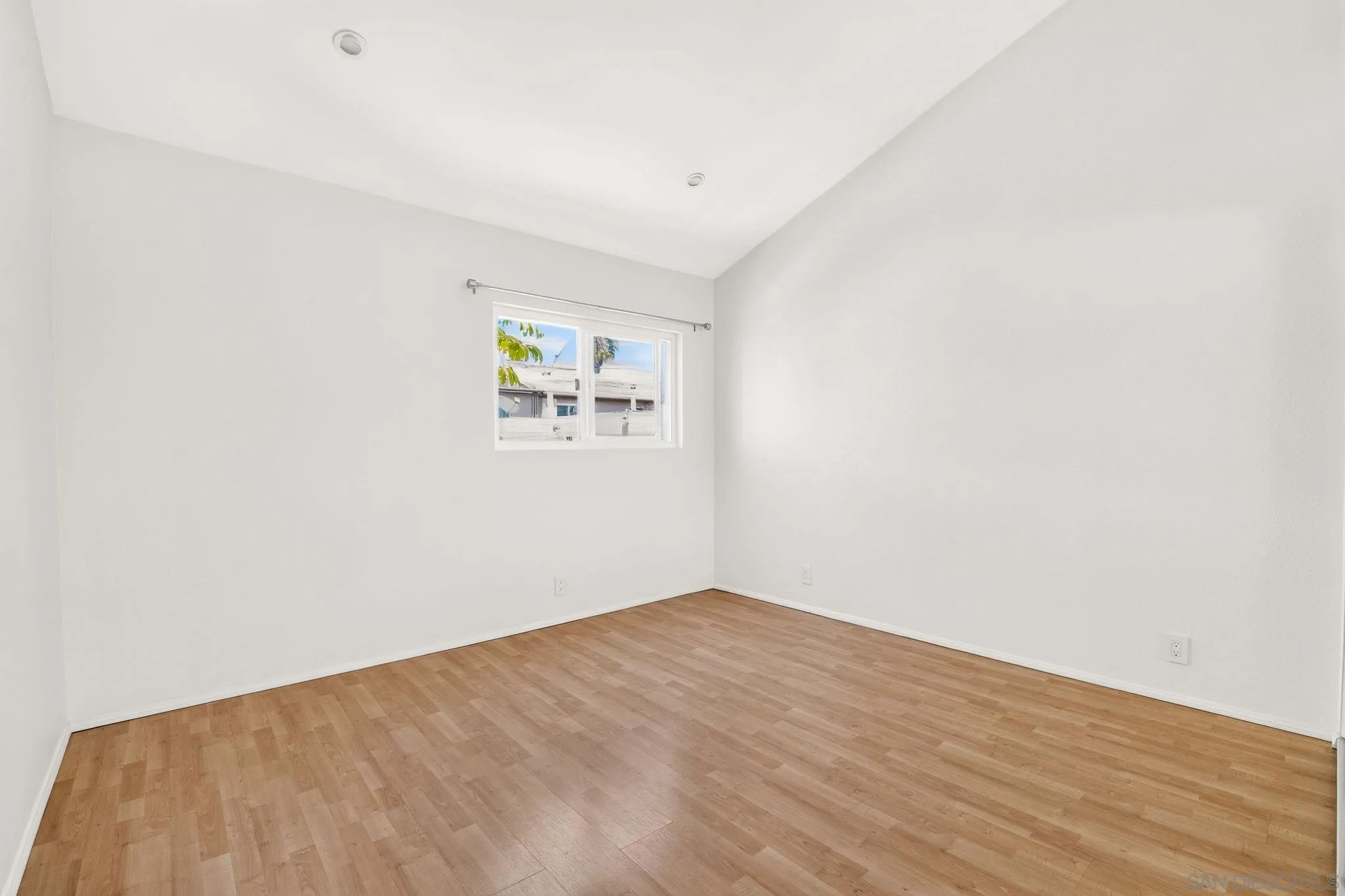 Photo #15: 260020316 Listing: Photo #15