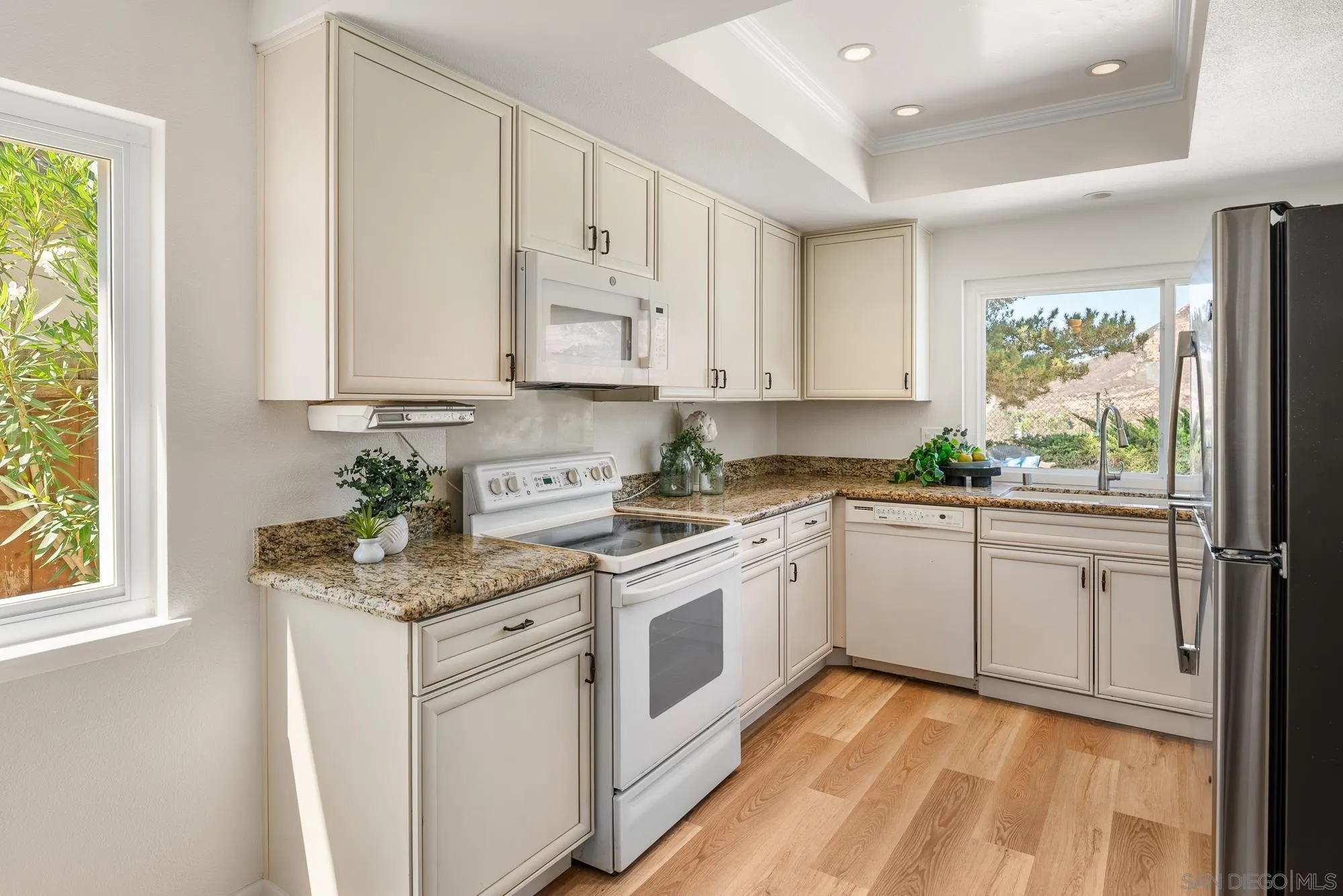 https://cdn.realtyfeed.com/cdn/127/260020320/137984f74a49fdd440068dc379715c56.webp