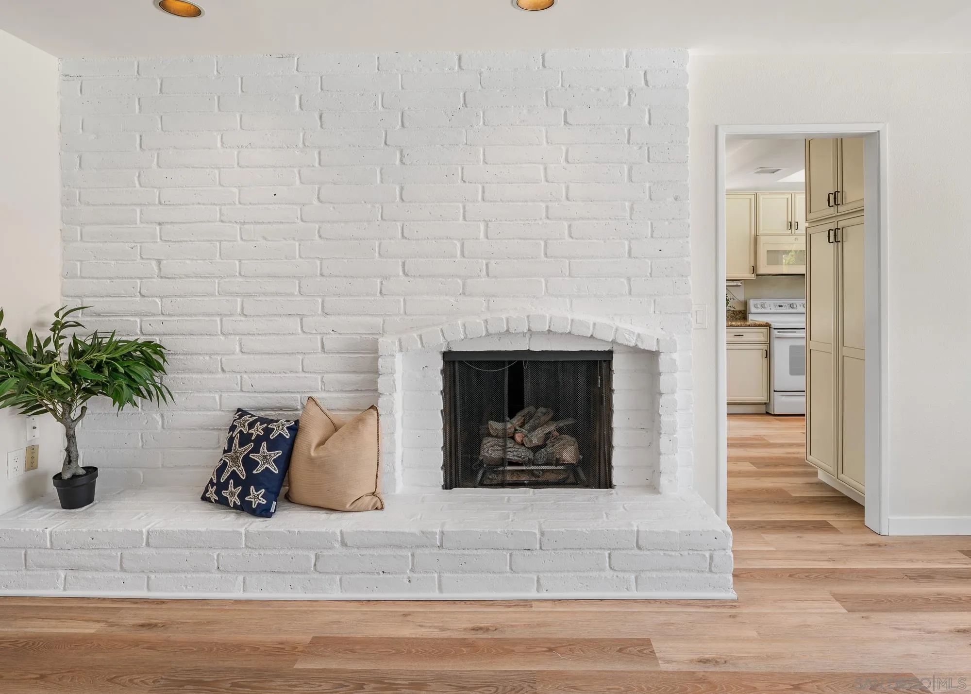 https://cdn.realtyfeed.com/cdn/127/260020320/1c25a5d4fabcc58268ea53ac69ad5290.webp