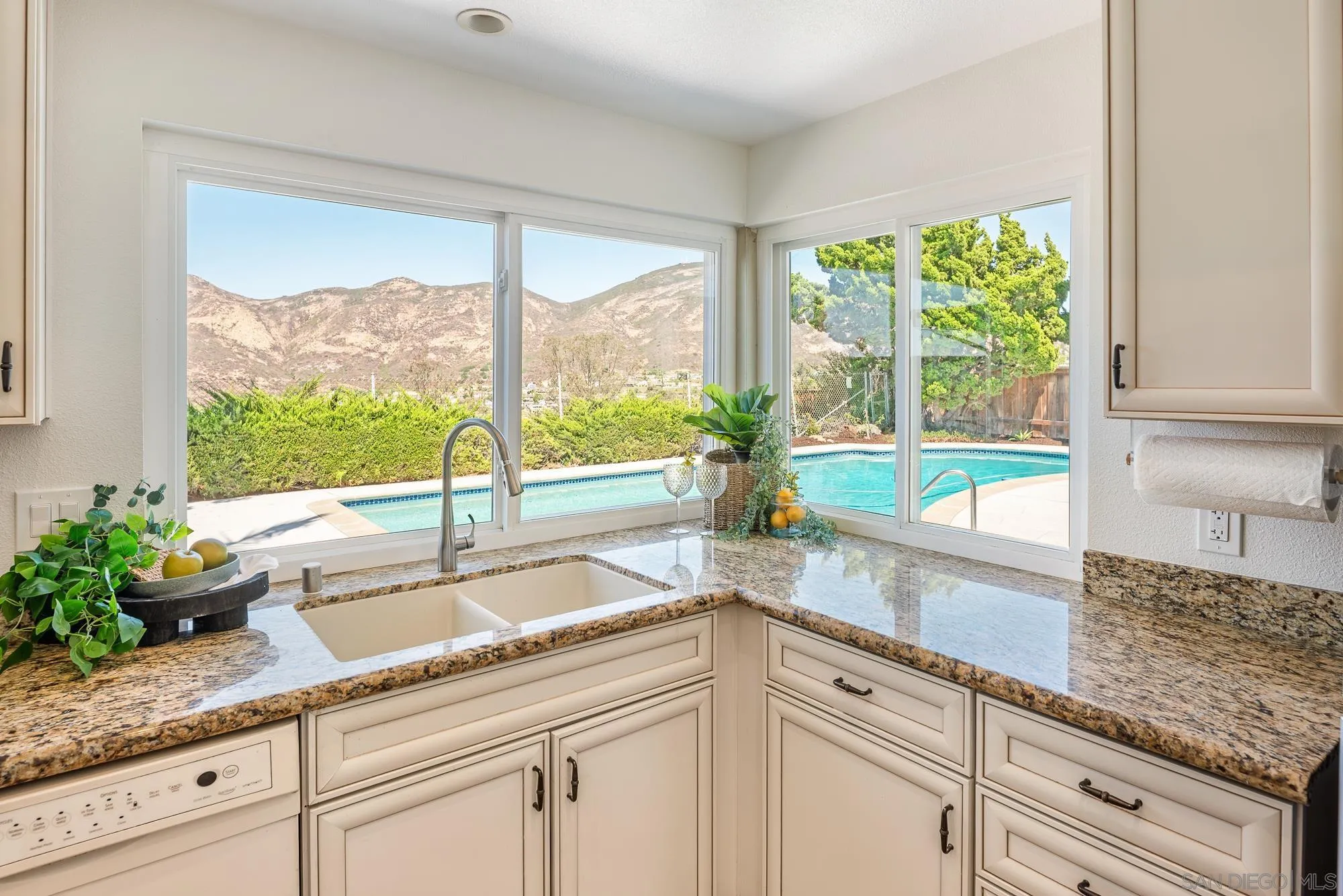 https://cdn.realtyfeed.com/cdn/127/260020320/5e1068199bfc56f699bf4913eb4f3aaf.webp