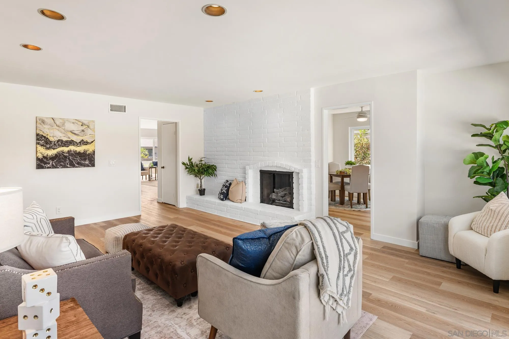 https://cdn.realtyfeed.com/cdn/127/260020320/5f1ba2ea172f4dfe3fd66486dce2e6f4.webp