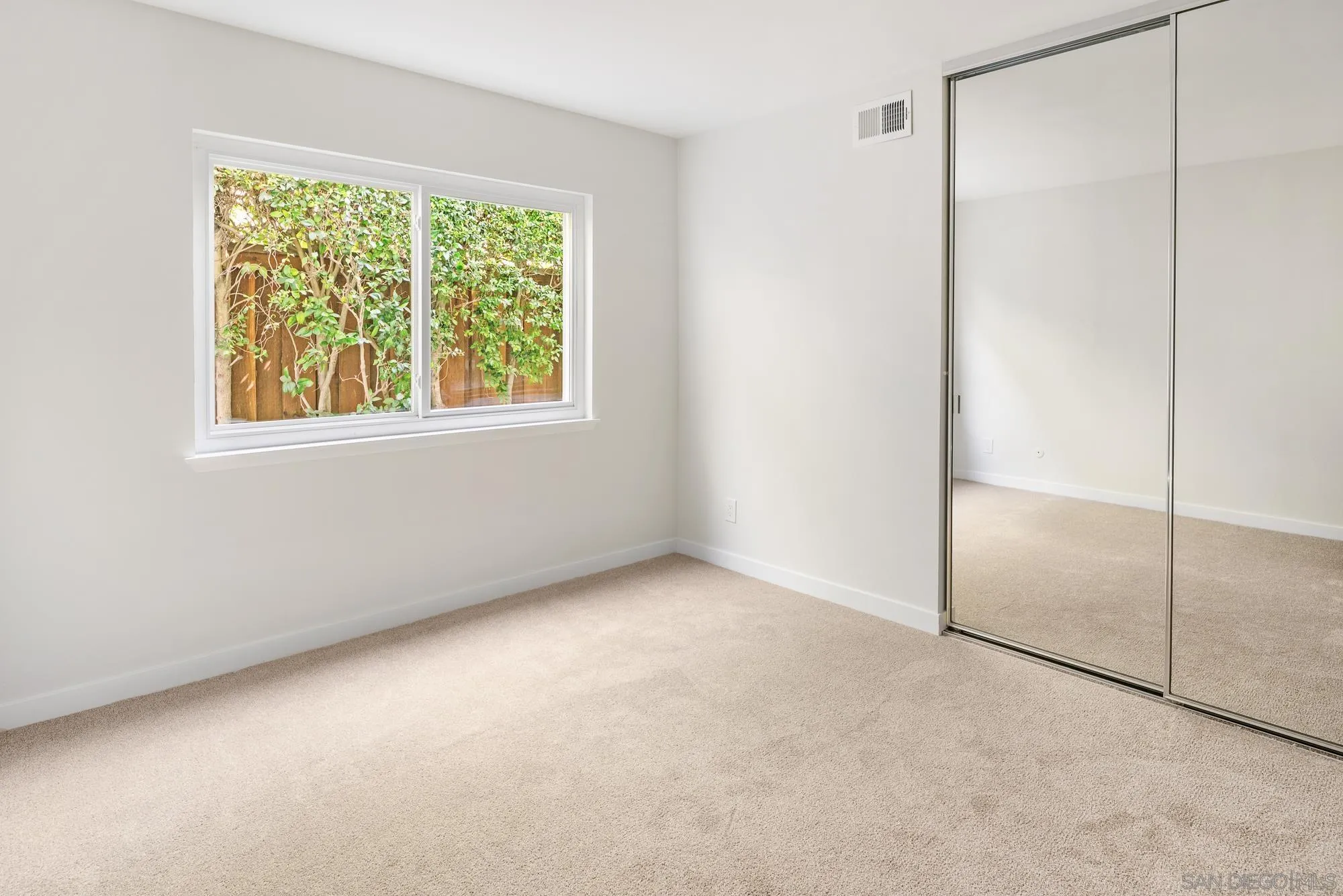 https://cdn.realtyfeed.com/cdn/127/260020320/74ac0a9b3d62832148b42485ed5fd9eb.webp