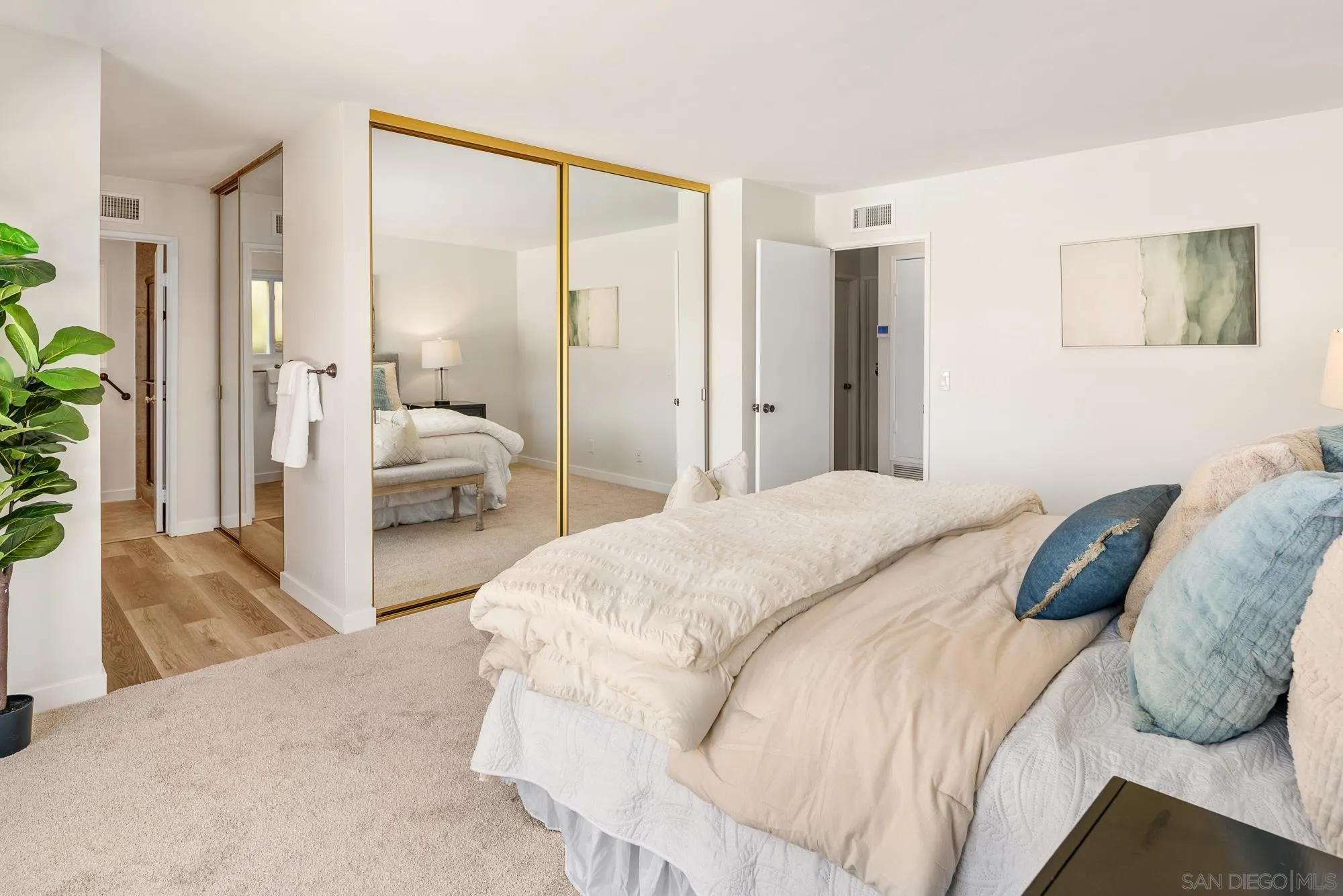 https://cdn.realtyfeed.com/cdn/127/260020320/765a8efdf21454f815189eea396fadfd.webp