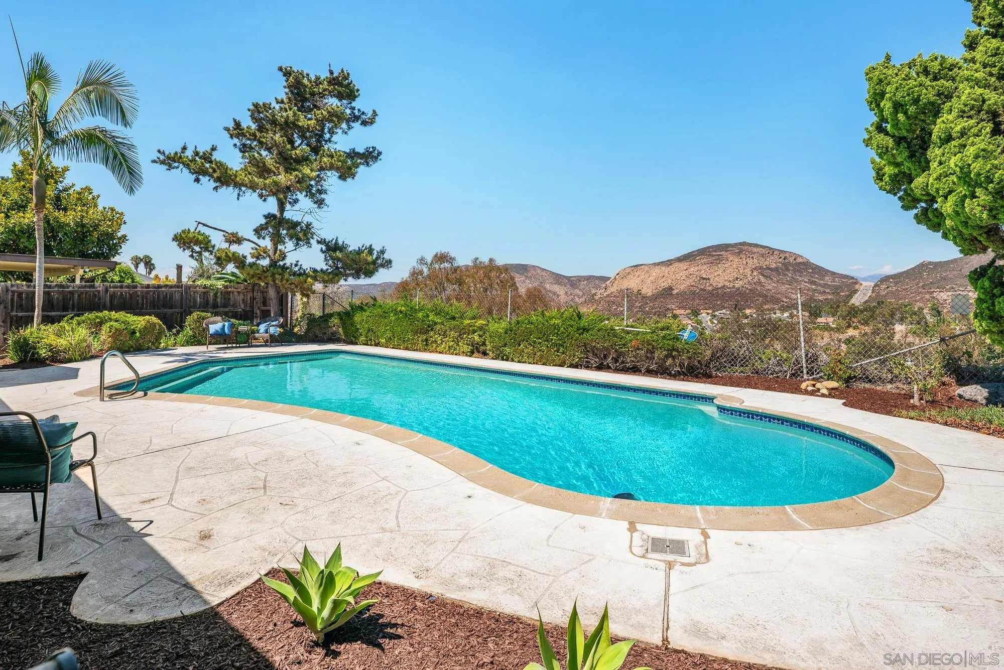 https://cdn.realtyfeed.com/cdn/127/260020320/a2cac8ea8d38b653bdf9031c397576cc.webp
