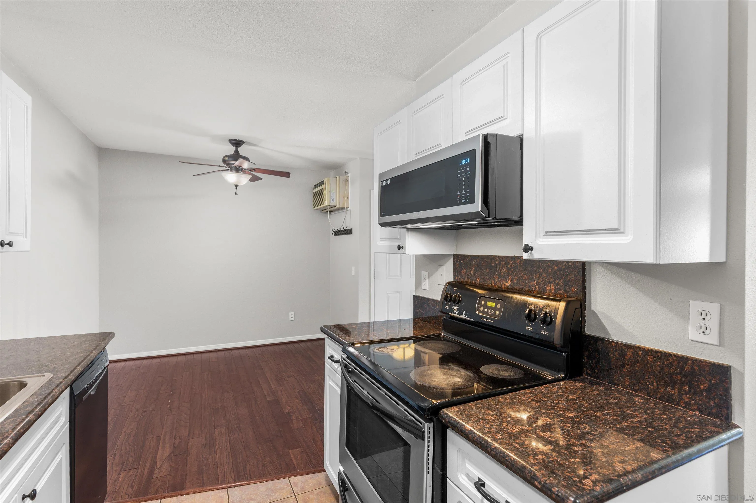 Photo #11: 260020323 Listing: Photo #11