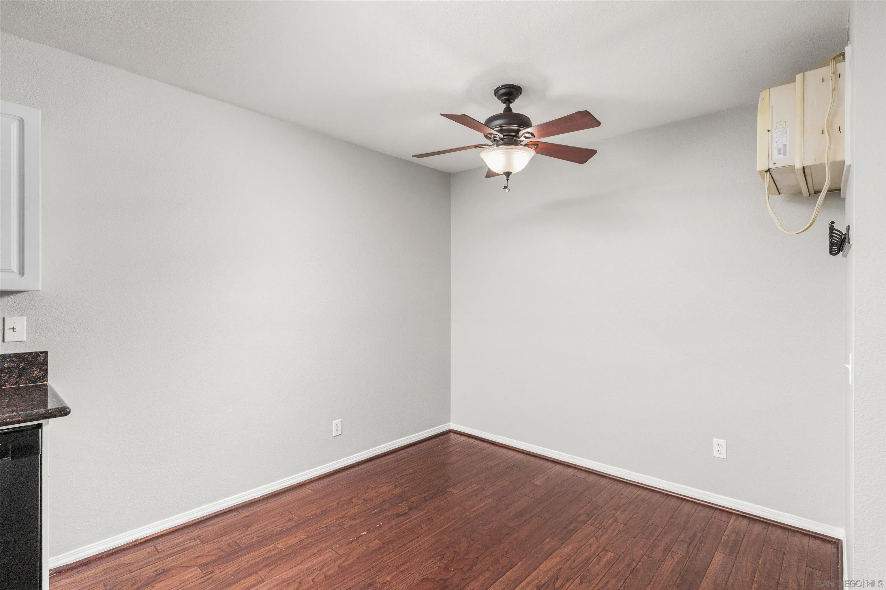 Photo #7: 260020323 Listing: Photo #7