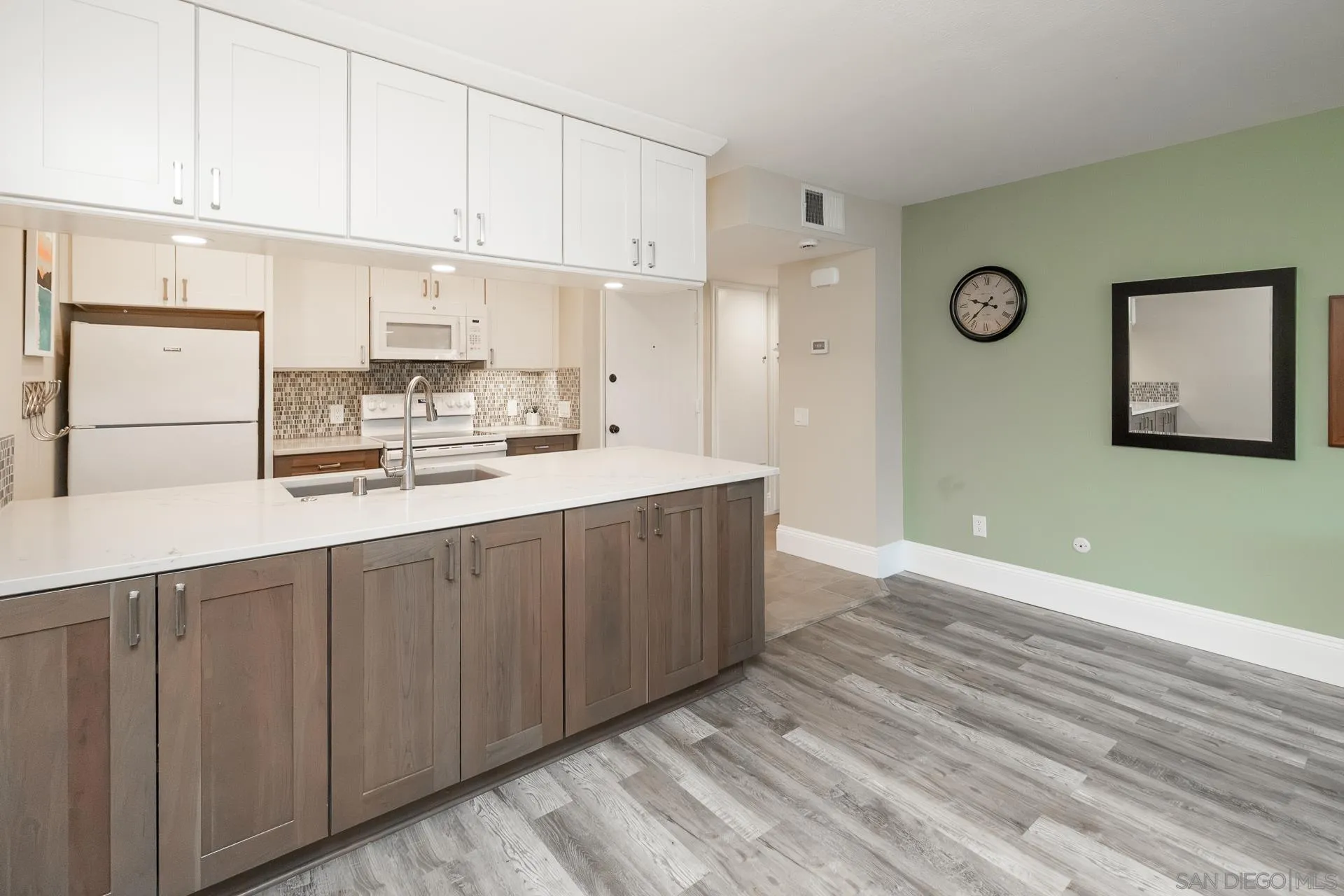 Photo #7: 260020325 Listing: Photo #7