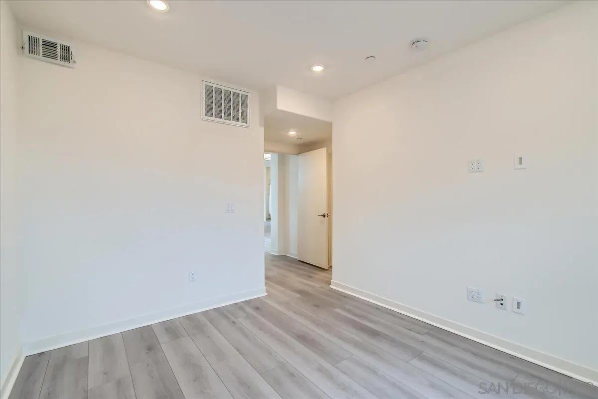 Photo #23: 260020329 Listing: Photo #23