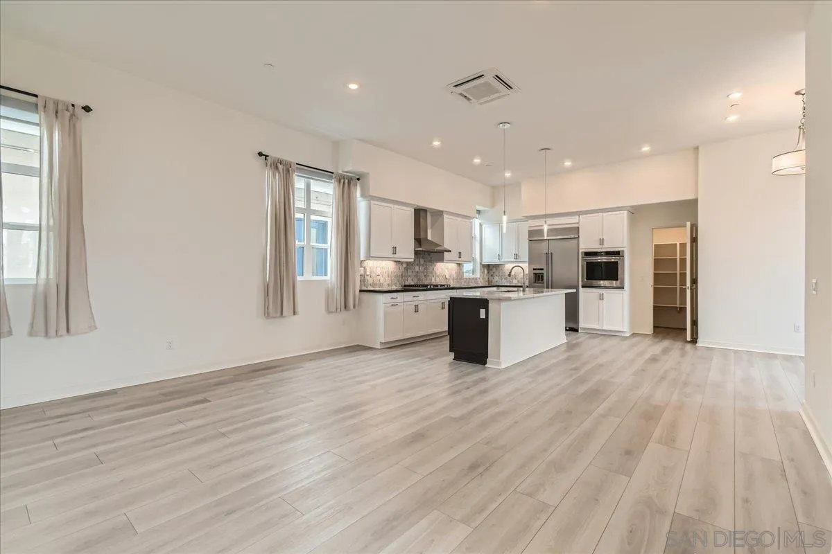 Photo #7: 260020329 Listing: Photo #7