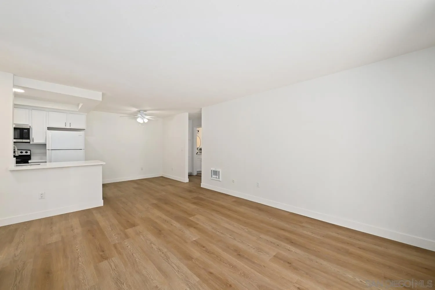 Photo #7: 260020331 Listing: Photo #7