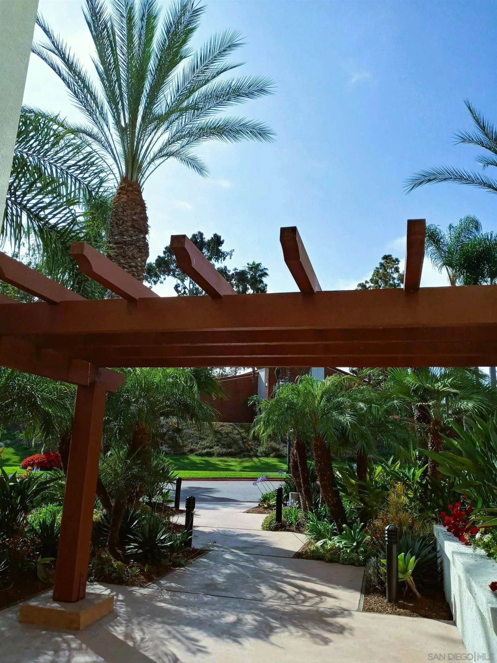 https://cdn.realtyfeed.com/cdn/127/260020334/ea74cbaa3b0330767626d57105b61ff1.webp
