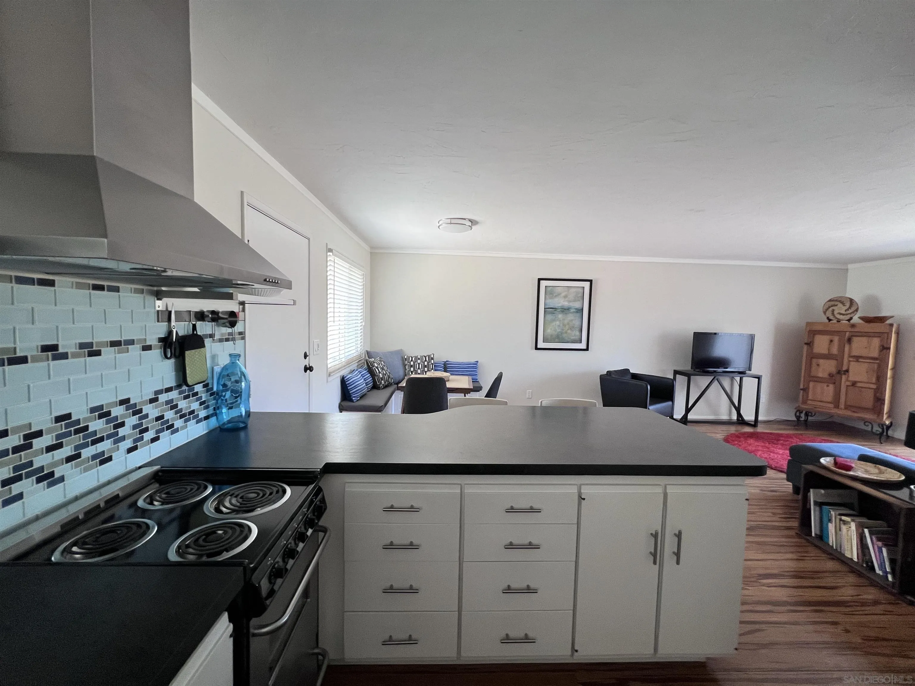 Photo #1: 260020338 Listing: Photo #1