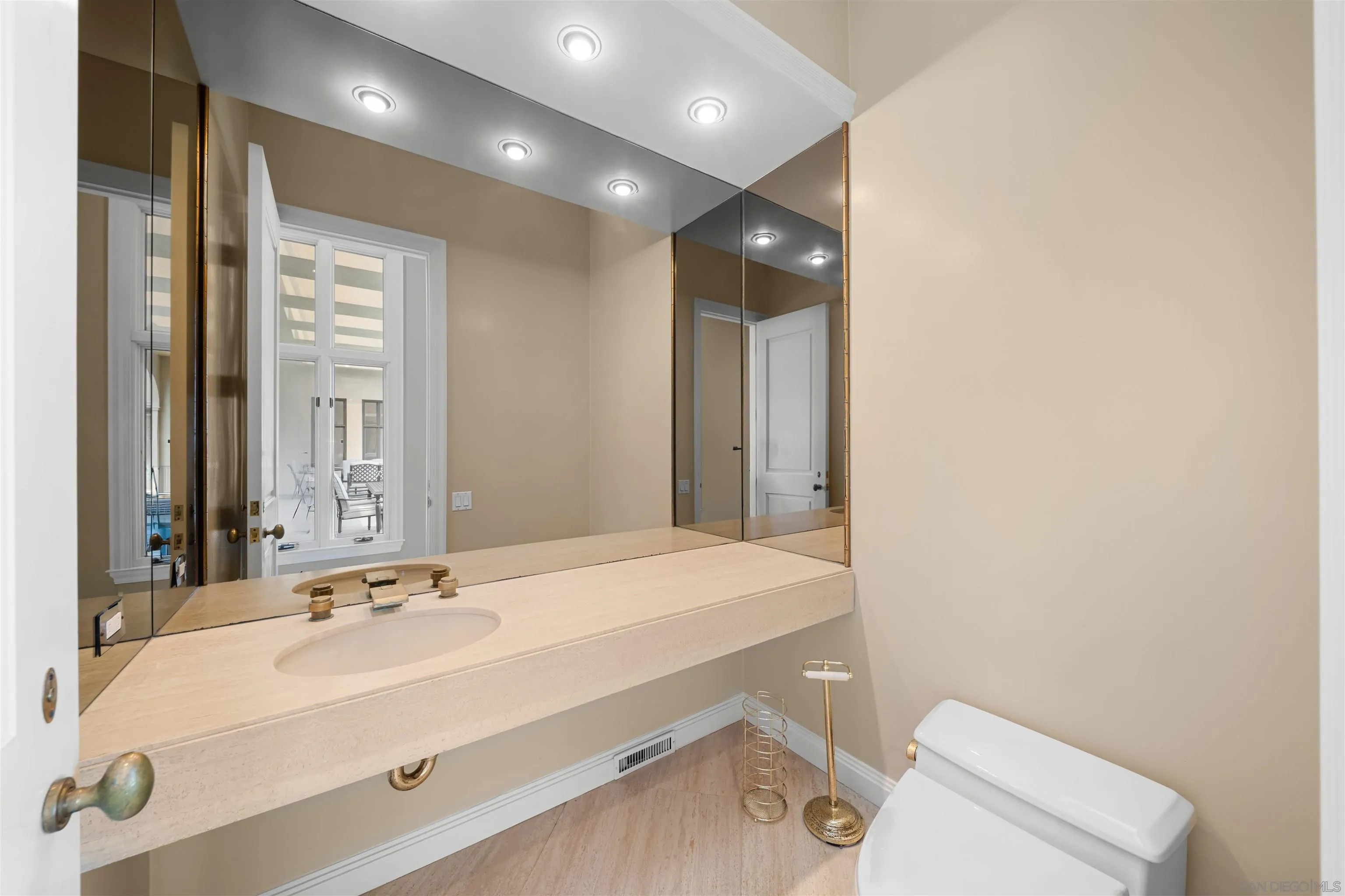 https://cdn.realtyfeed.com/cdn/127/260020340/2aaa4ed8616e85b19c6246864831d0c3.webp