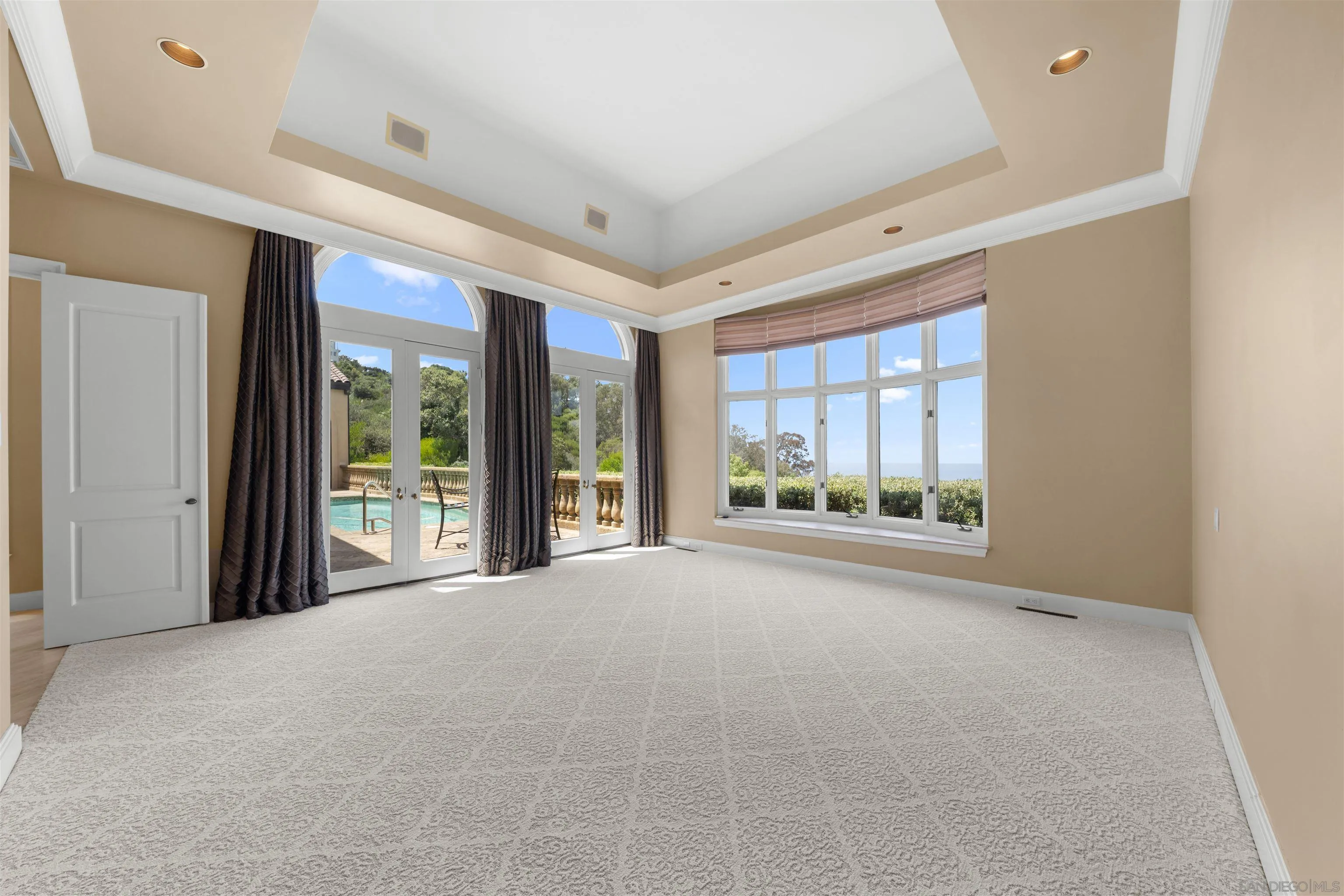 https://cdn.realtyfeed.com/cdn/127/260020340/2c8a67bad7e97d1cd94dca9a32853dc6.webp