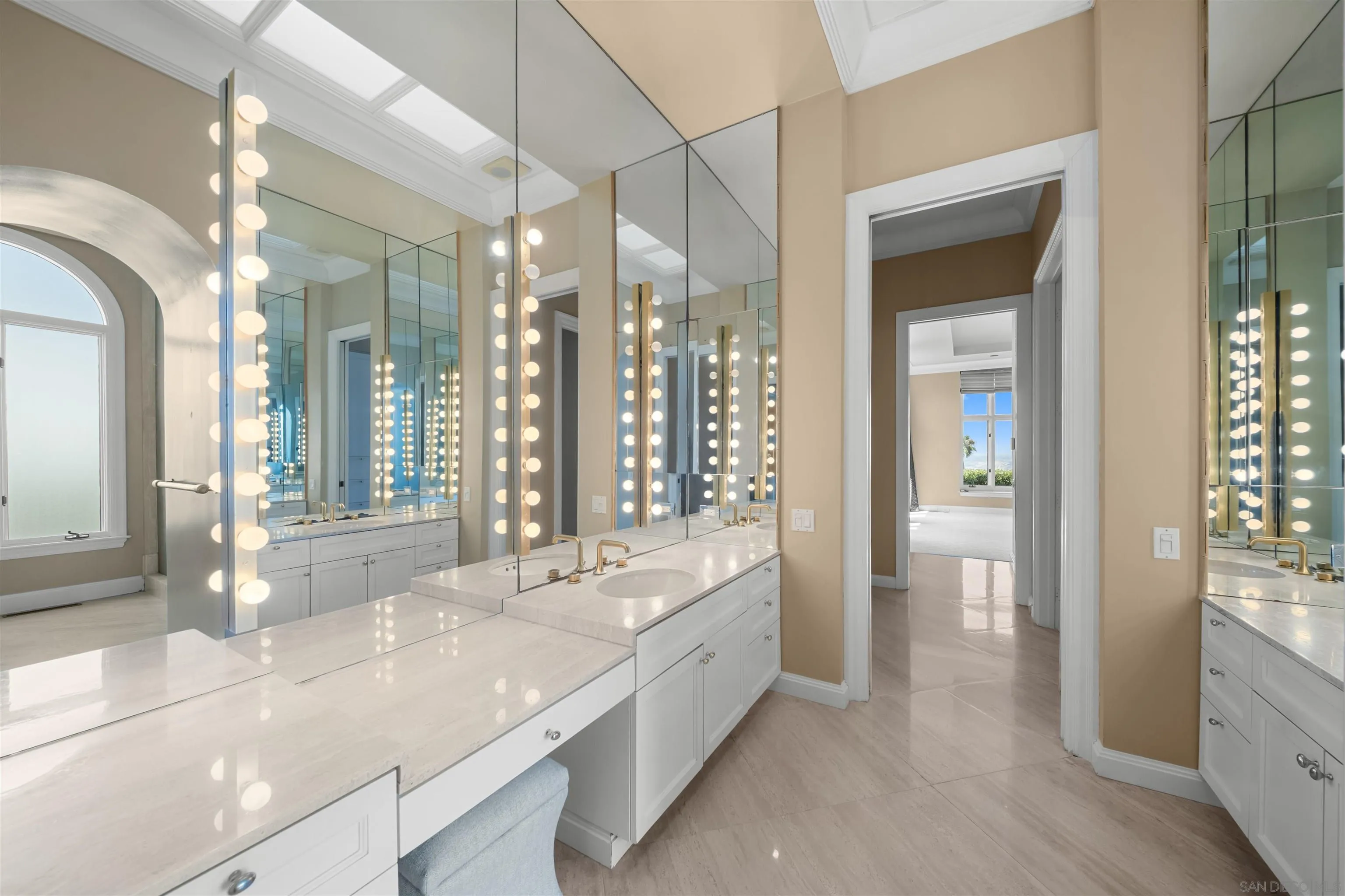 https://cdn.realtyfeed.com/cdn/127/260020340/36af5edb9cd50b9a0bffafc1cb99c7e8.webp