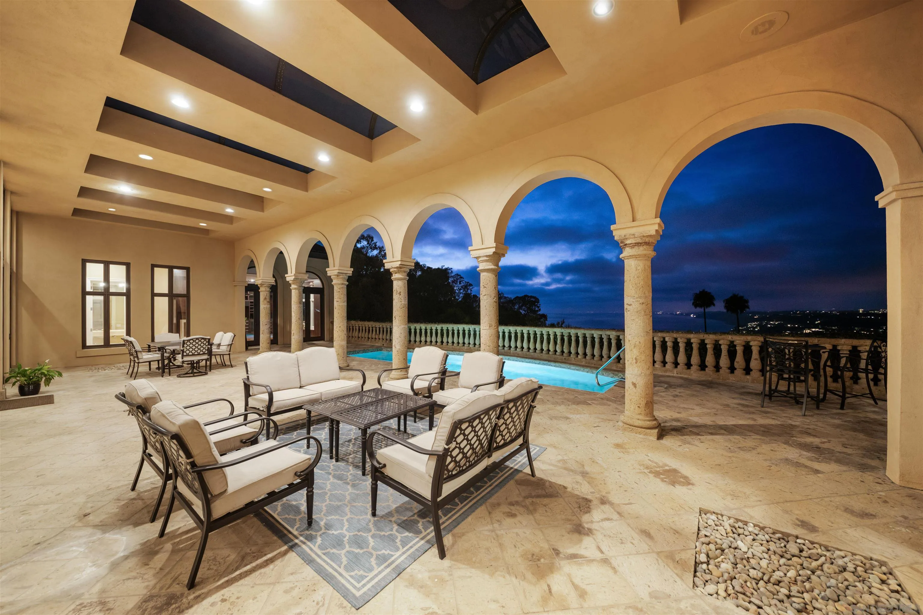 https://cdn.realtyfeed.com/cdn/127/260020340/61e2d617f702537b78e5396bb71fb616.webp