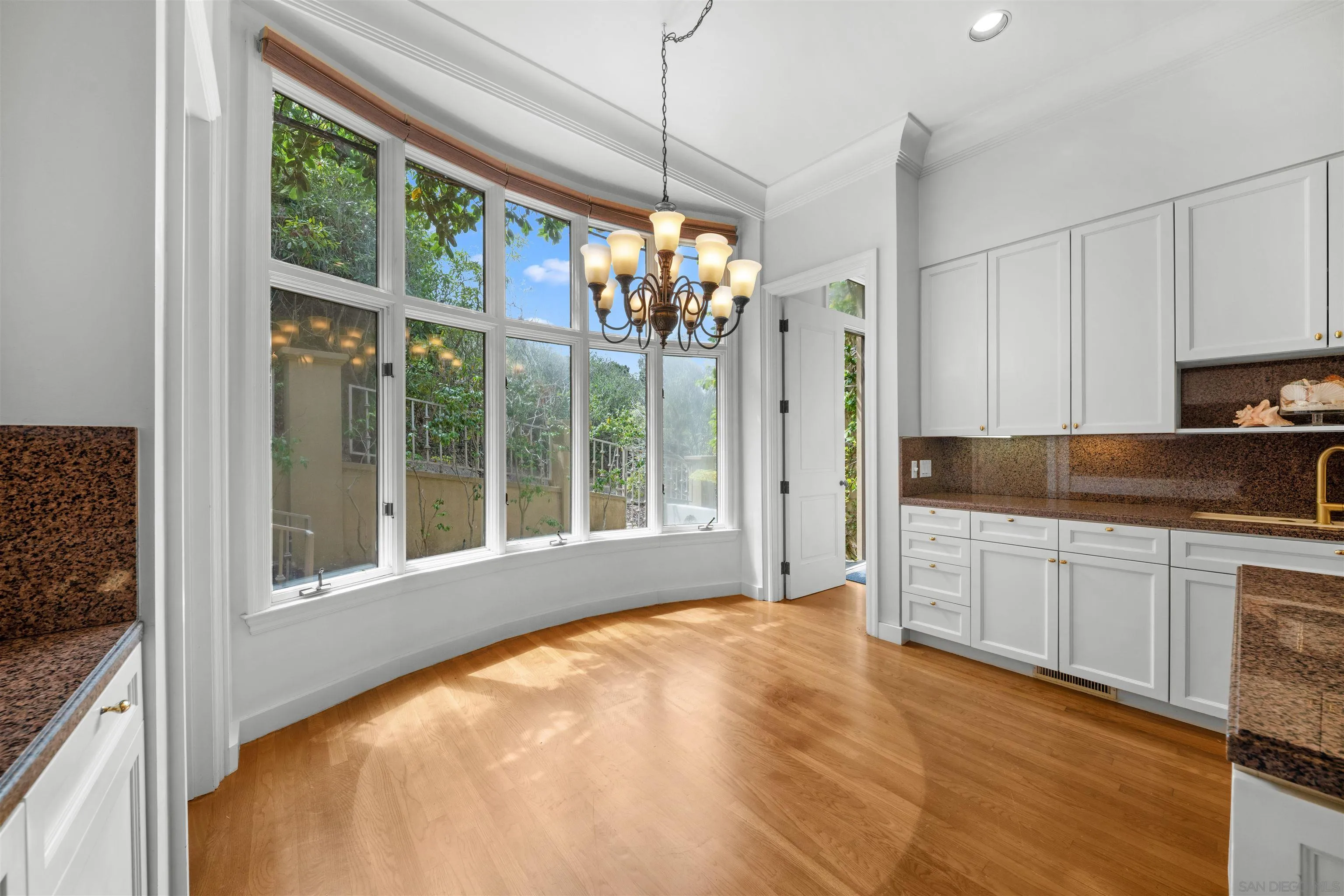 https://cdn.realtyfeed.com/cdn/127/260020340/c870259b1590b07ca9d67ef2f109a237.webp
