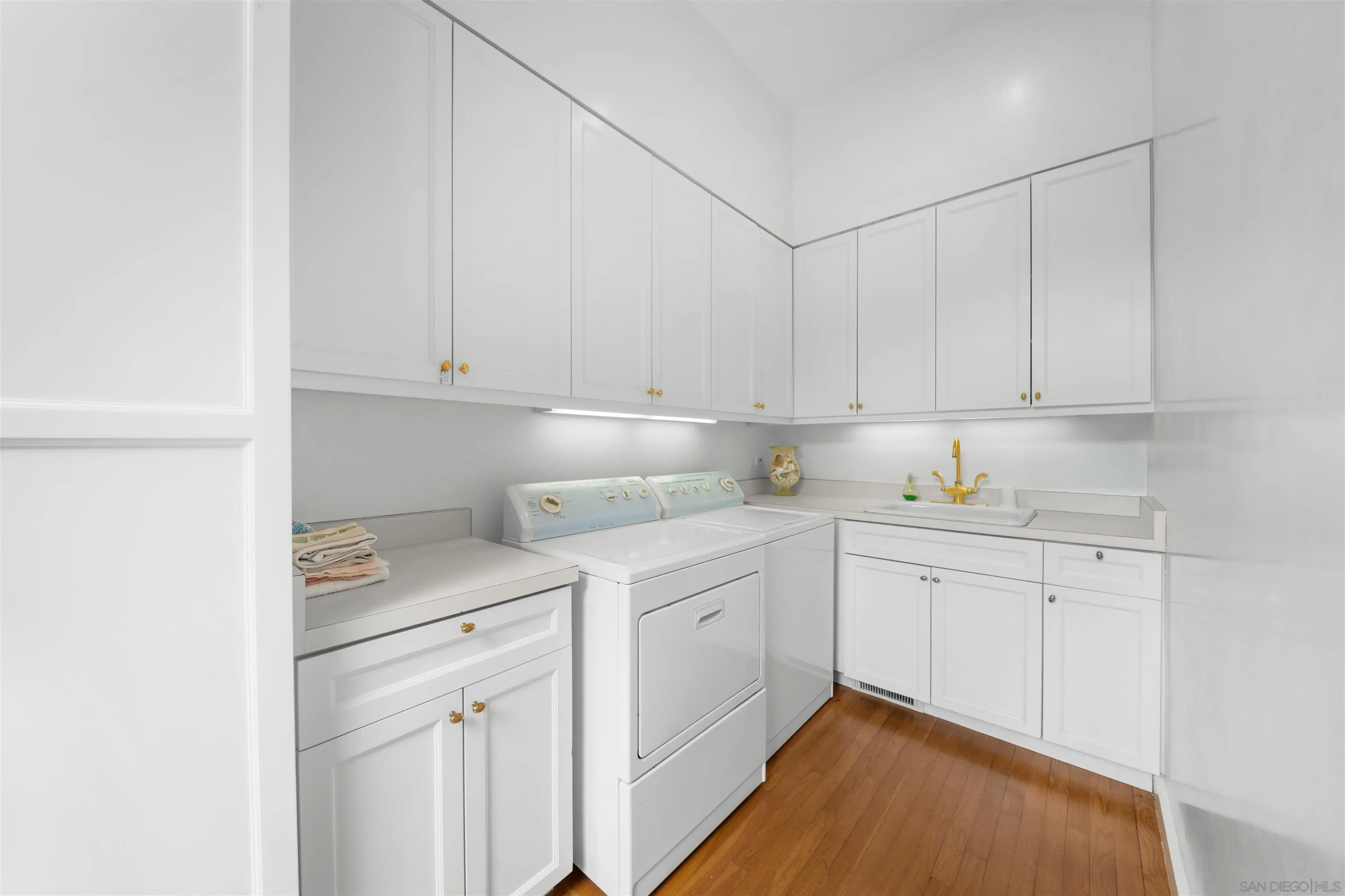 https://cdn.realtyfeed.com/cdn/127/260020340/dd3a27f7fc12b7c87c32e1c0f0aaf334.webp