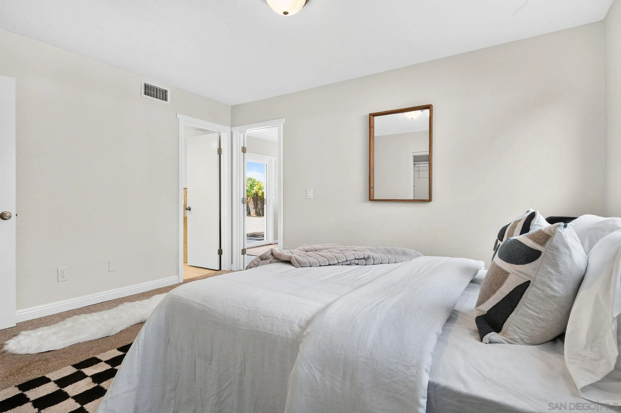 https://cdn.realtyfeed.com/cdn/127/260020341/e9f79bbe193c12e05a78f09047b76316.webp