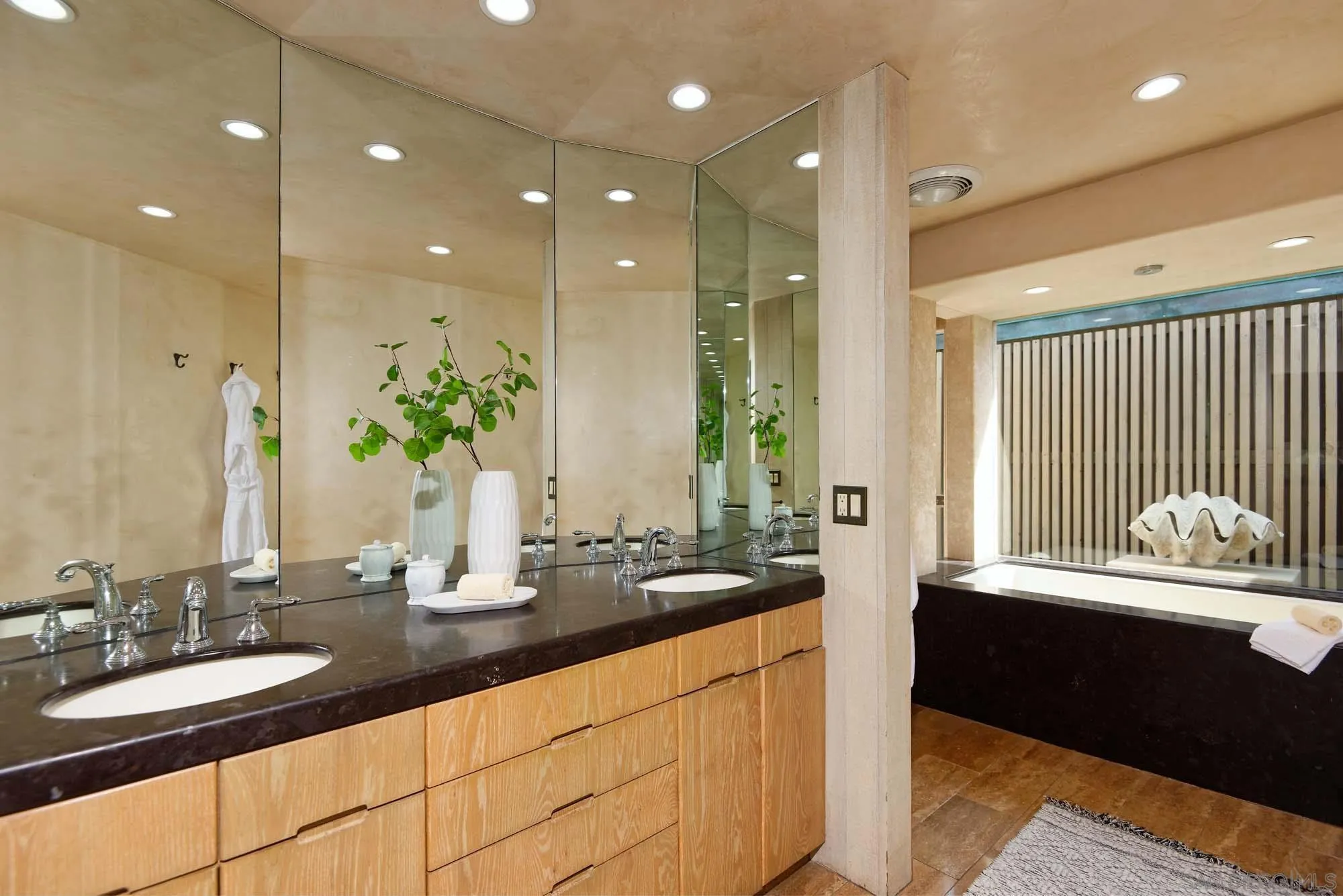 https://cdn.realtyfeed.com/cdn/127/260020344/16350f9372ca73059161dcfc23132ba5.webp