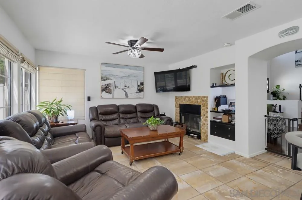 Photo #13: 260020346 Listing: Photo #13