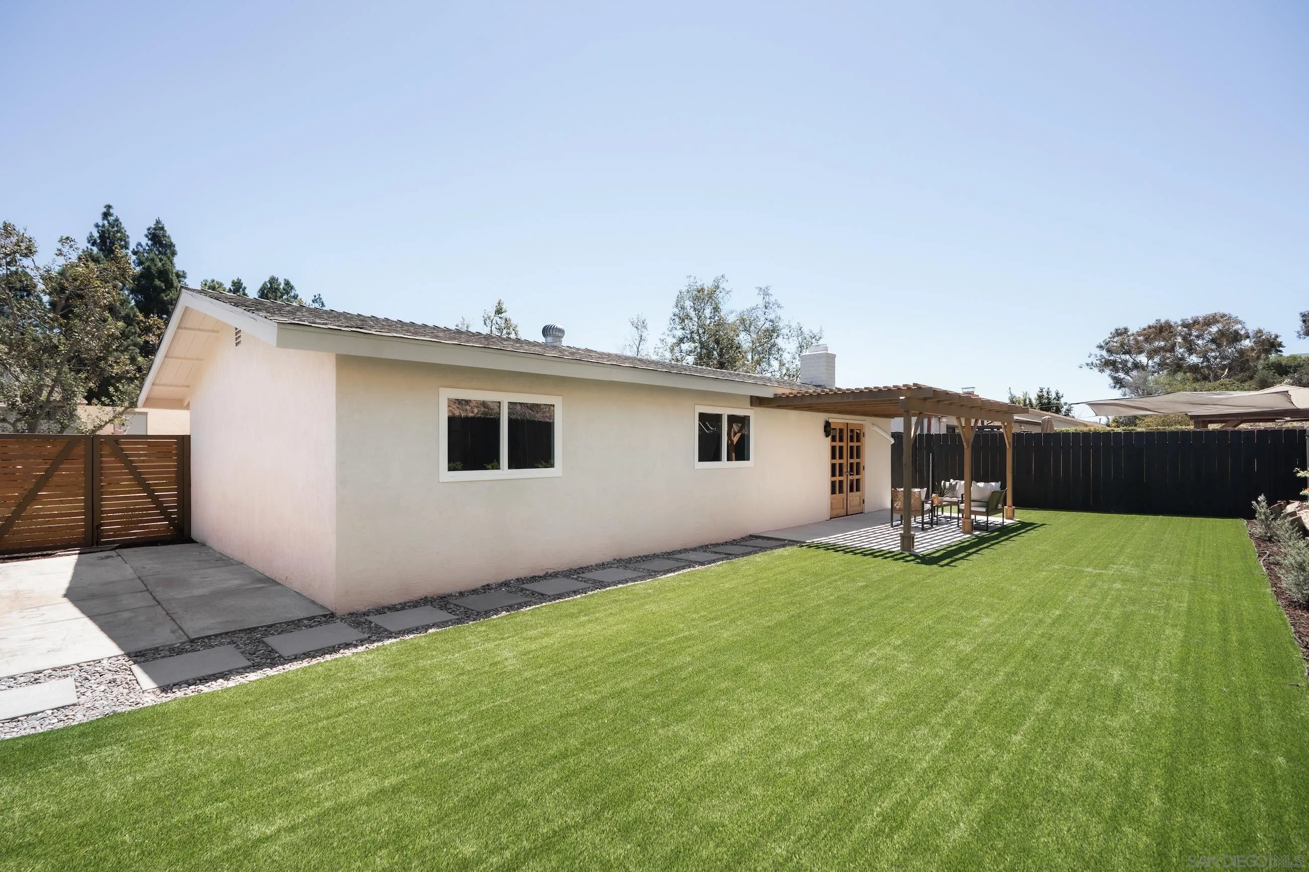 https://cdn.realtyfeed.com/cdn/127/260020350/5bf8ef1eb76e99457861ceecbc57abbe.webp