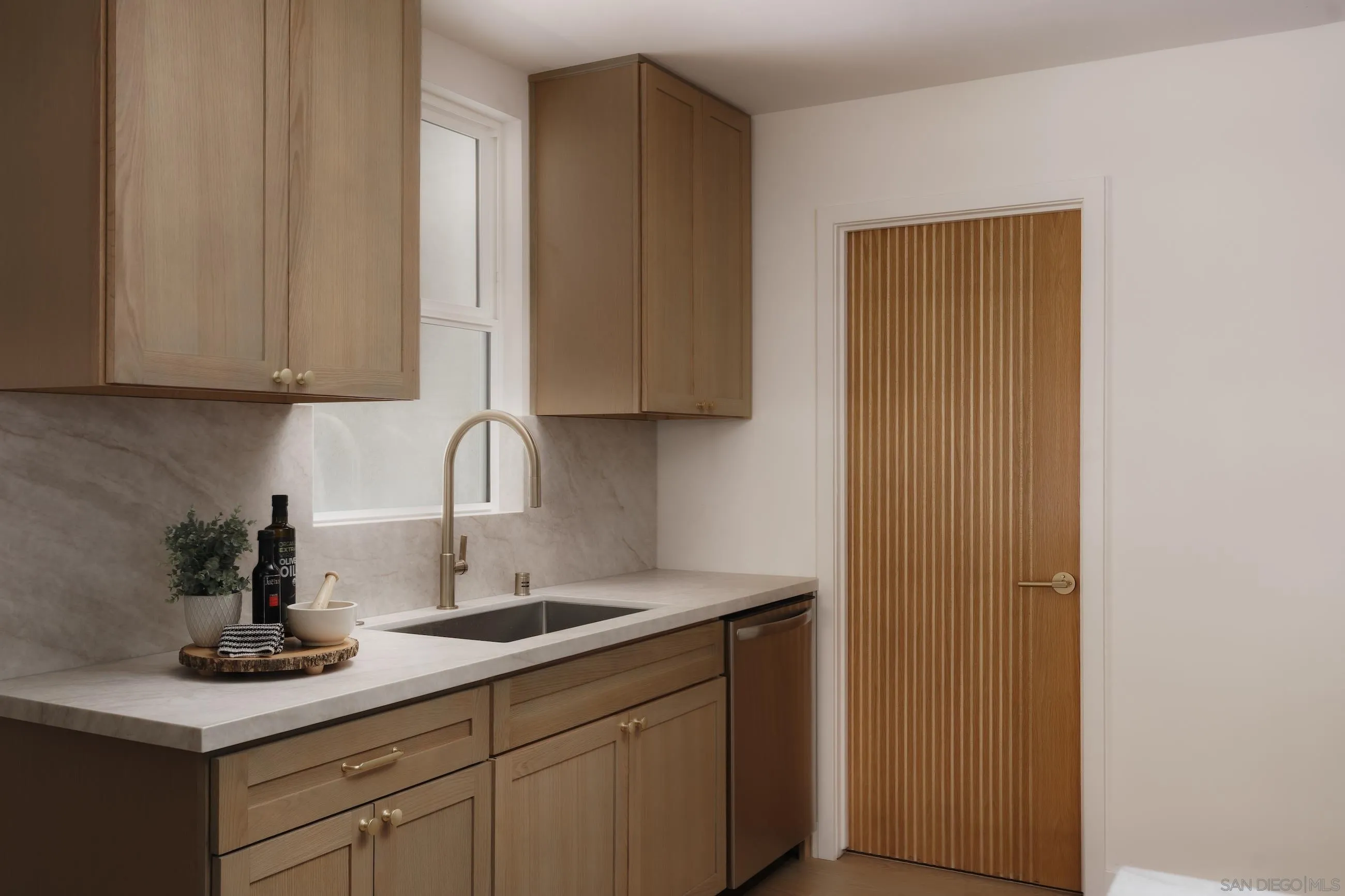 https://cdn.realtyfeed.com/cdn/127/260020350/9b8c85cb00bb6bd072a7e62510c68f35.webp