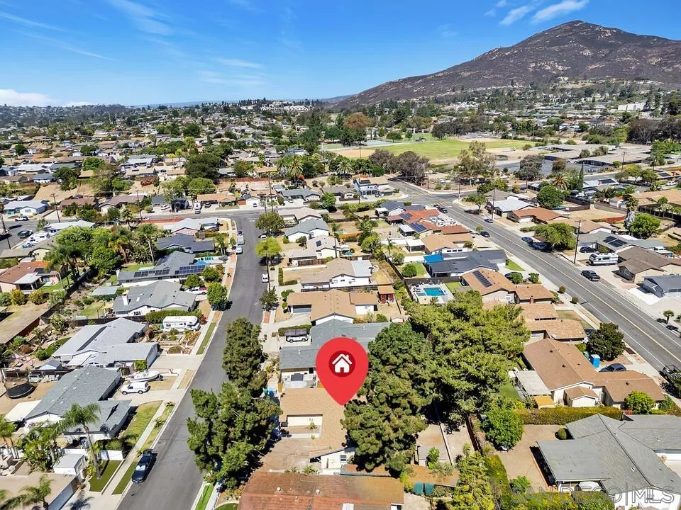 https://cdn.realtyfeed.com/cdn/127/260020355/adb8f24e25bb6562bb9463611fe786b1.webp